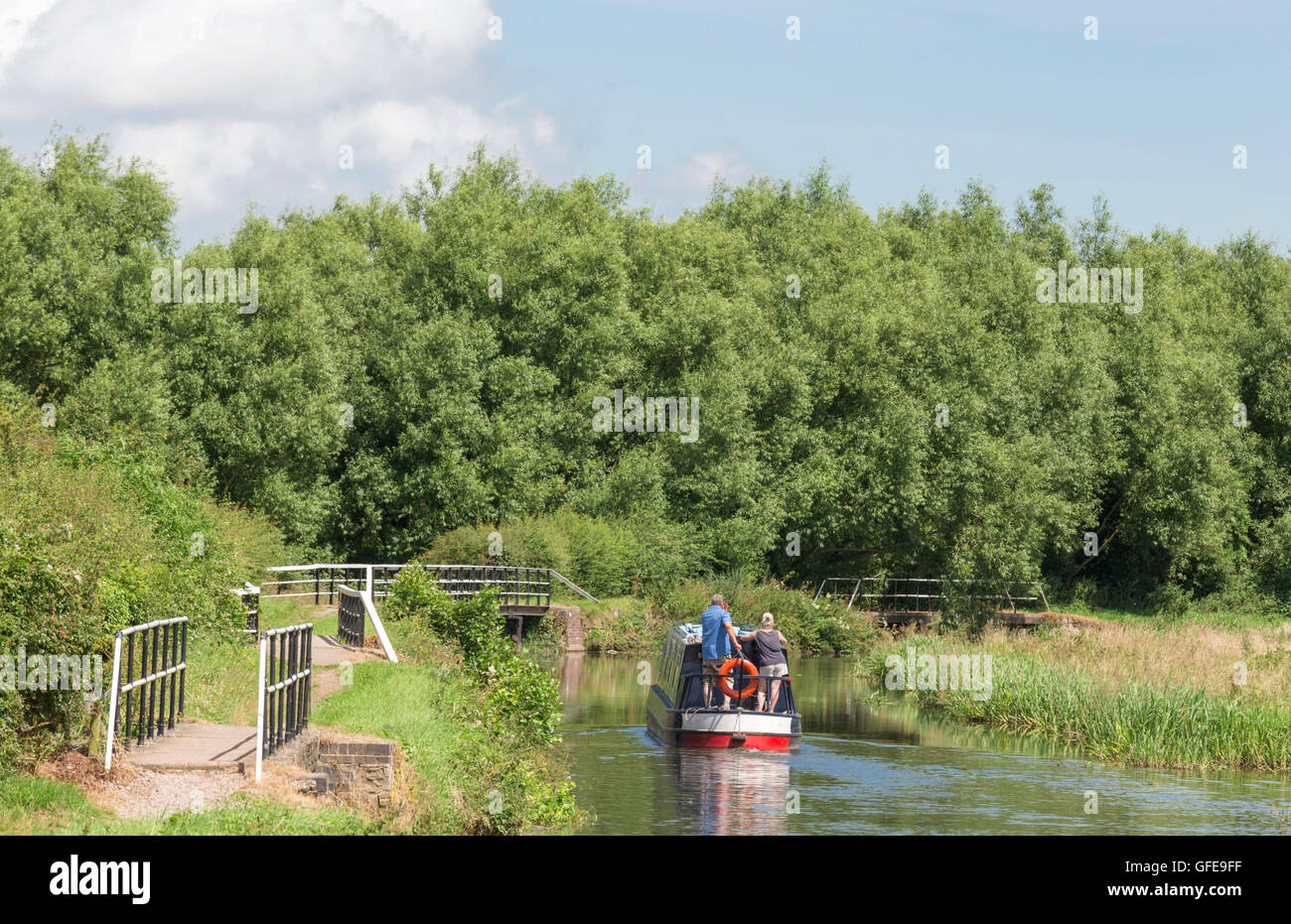 Boating between Alrewas and Wychnor, here the River Trent forms part of