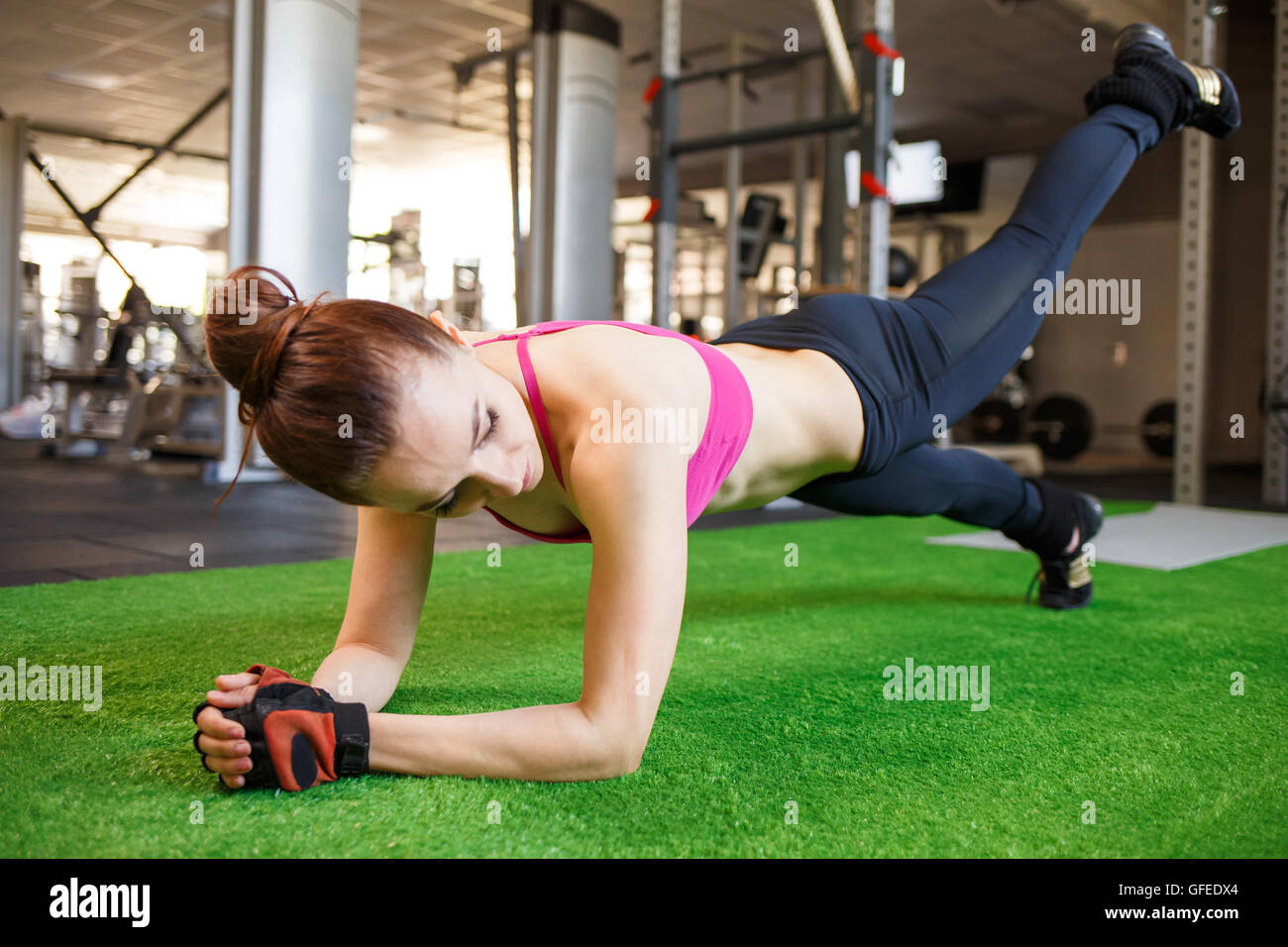 Woman Training Core Core muscles woman hi-res stock photography and images - Alamy