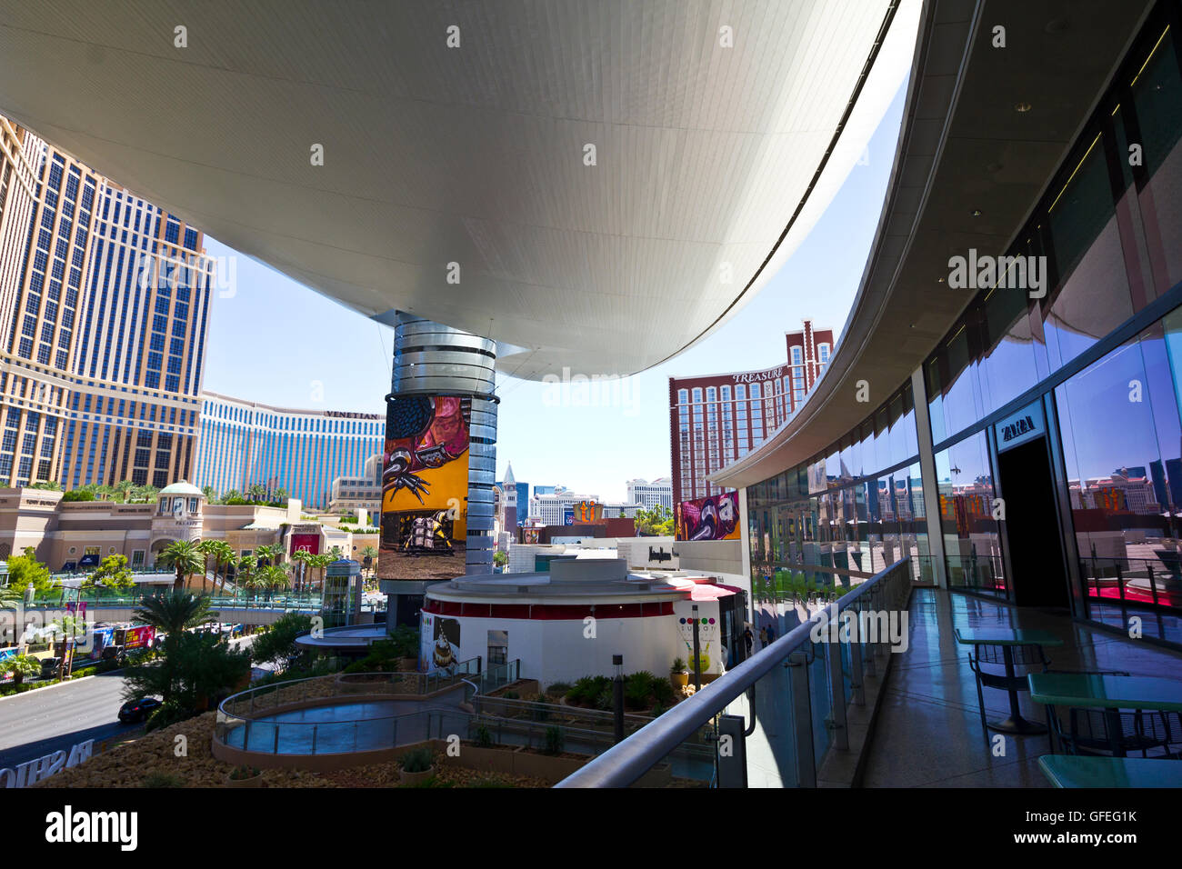 Las Vegas - Circa July 2016: View of the Strip from the Fashion Show Mall I Stock Photo