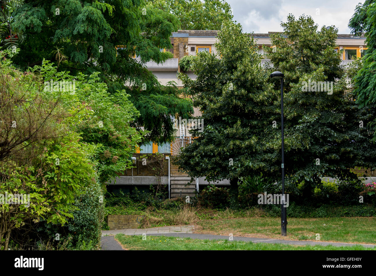Overton Road, Brixton, London SW9 7JP flats as seen from Brixton Road