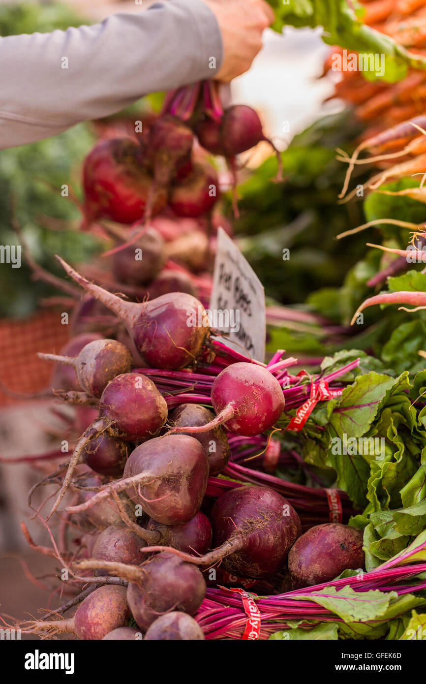 Fresh organic produce at the local farmers market Stock Photo - Alamy