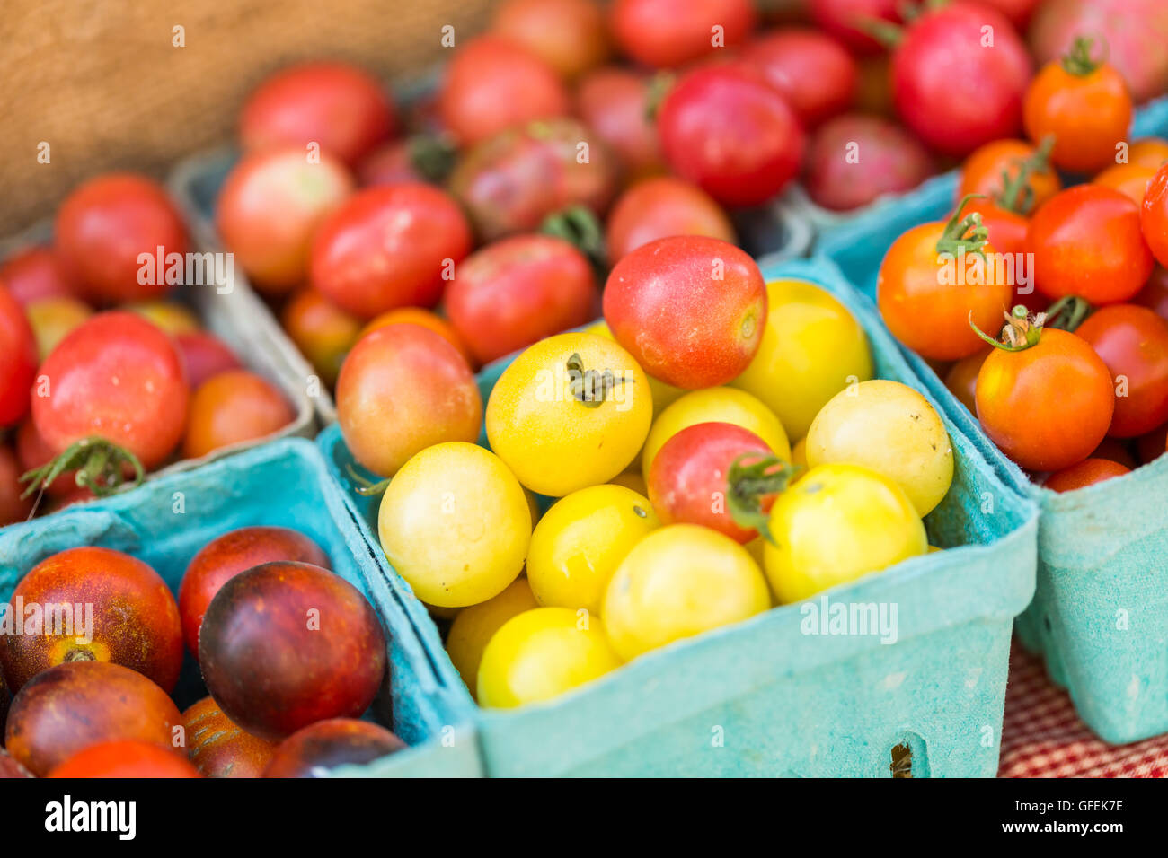 Fresh organic produce at the local farmers market Stock Photo - Alamy