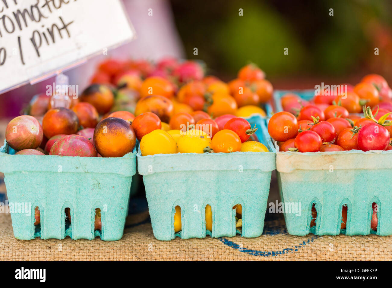 Fresh organic produce at the local farmers market Stock Photo - Alamy
