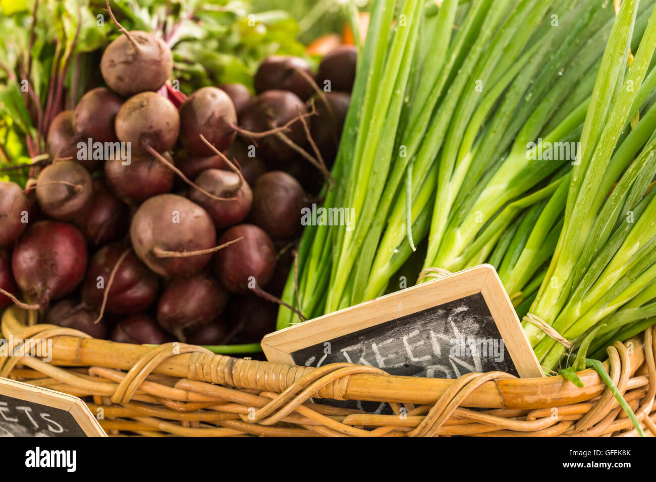 Fresh organic produce at the local farmers market Stock Photo - Alamy
