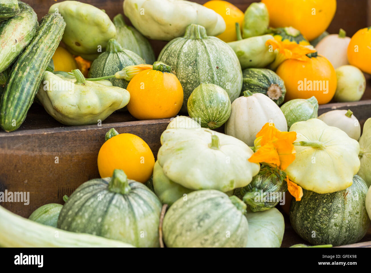 Fresh organic produce at the local farmers market Stock Photo - Alamy