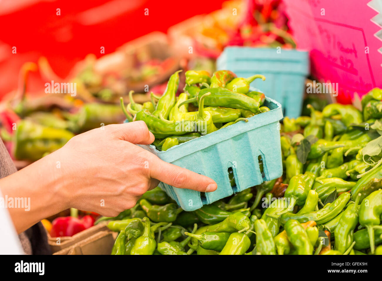 Fresh organic produce at the local farmers market Stock Photo - Alamy
