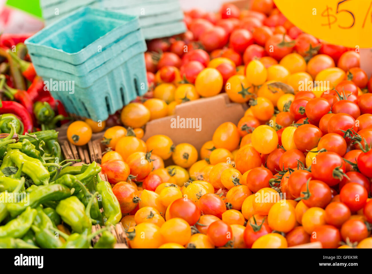 Fresh organic produce at the local farmers market Stock Photo - Alamy
