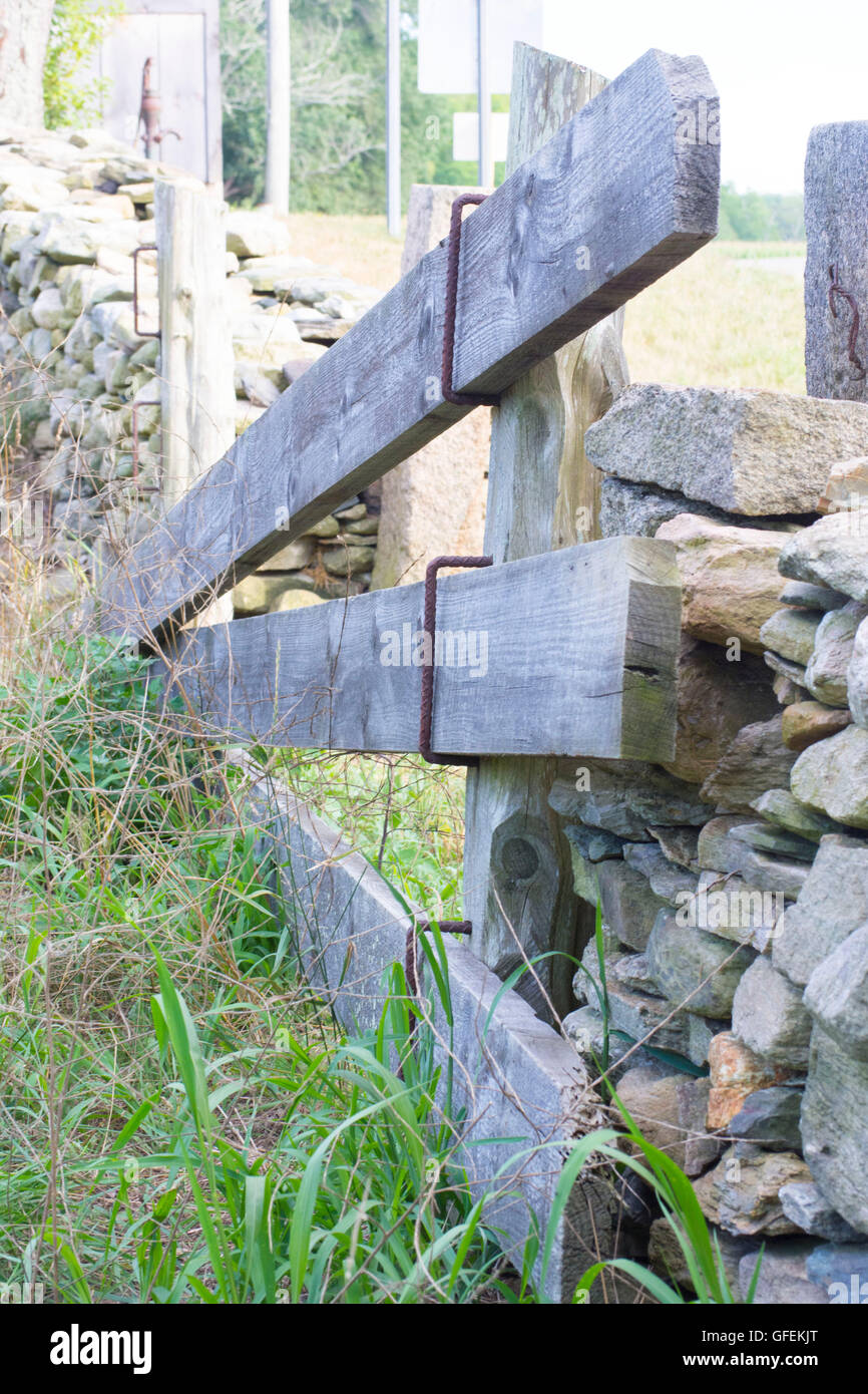 Old stonewall fence hi-res stock photography and images - Alamy