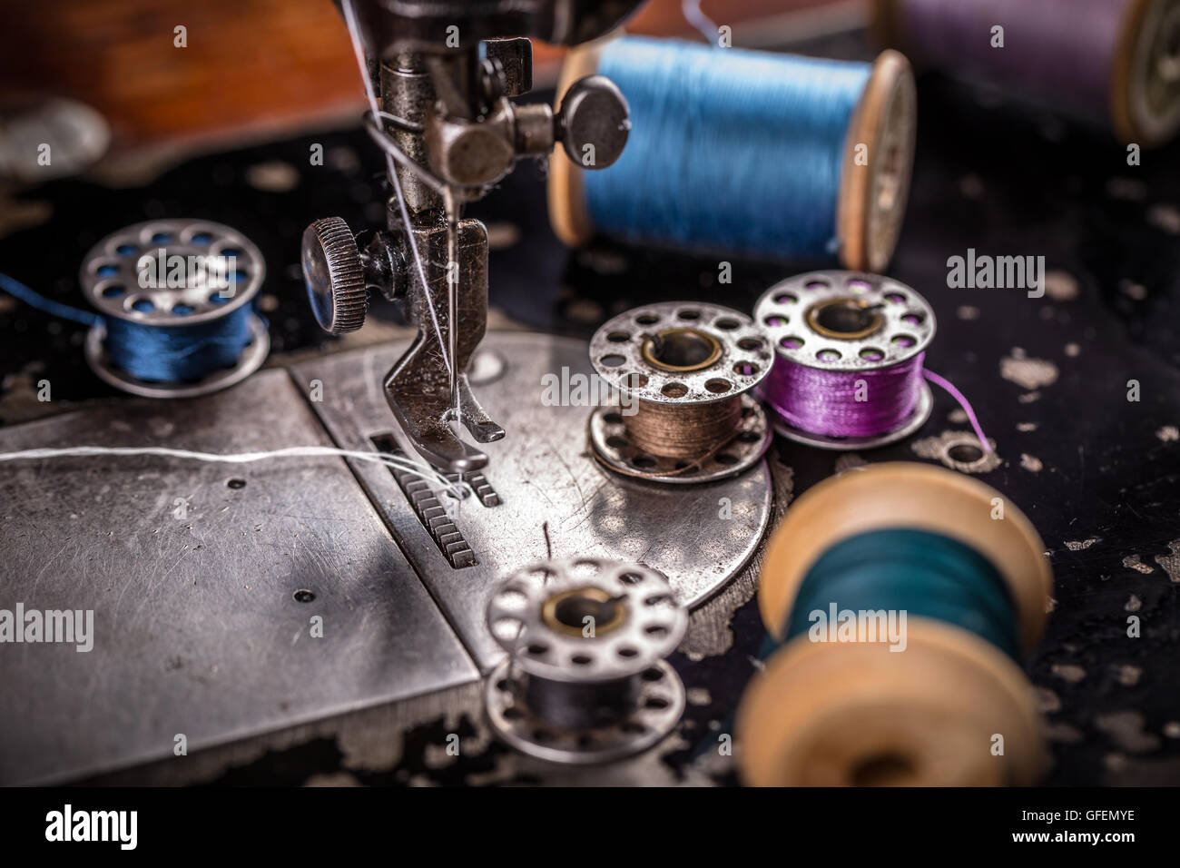 Old manual sewing machine hires stock photography and images Alamy
