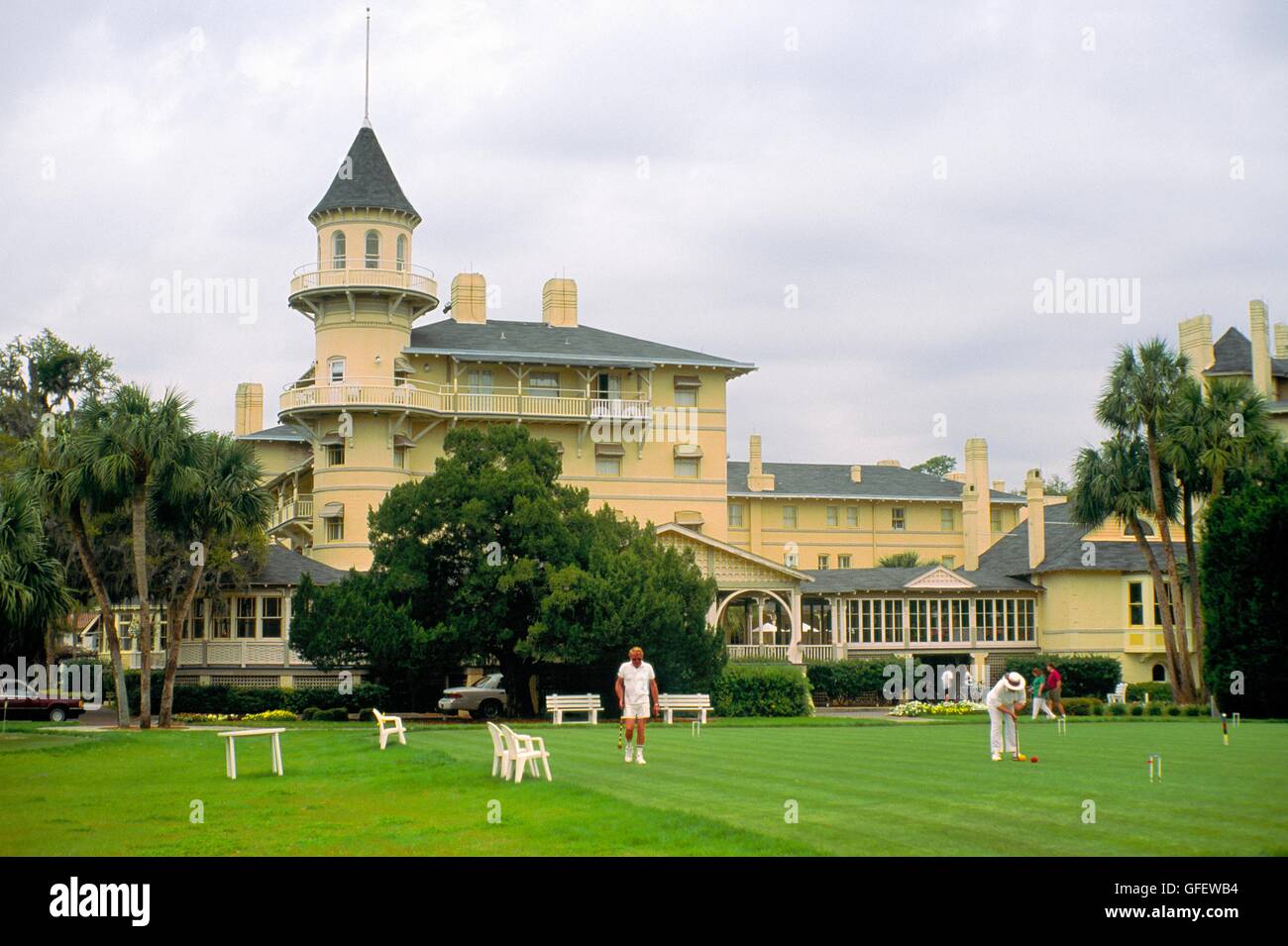 The Jekyll Island Resort Club Hotel, Florida, USA dates from 1887. Guests playing croquet on the lawn Stock Photo