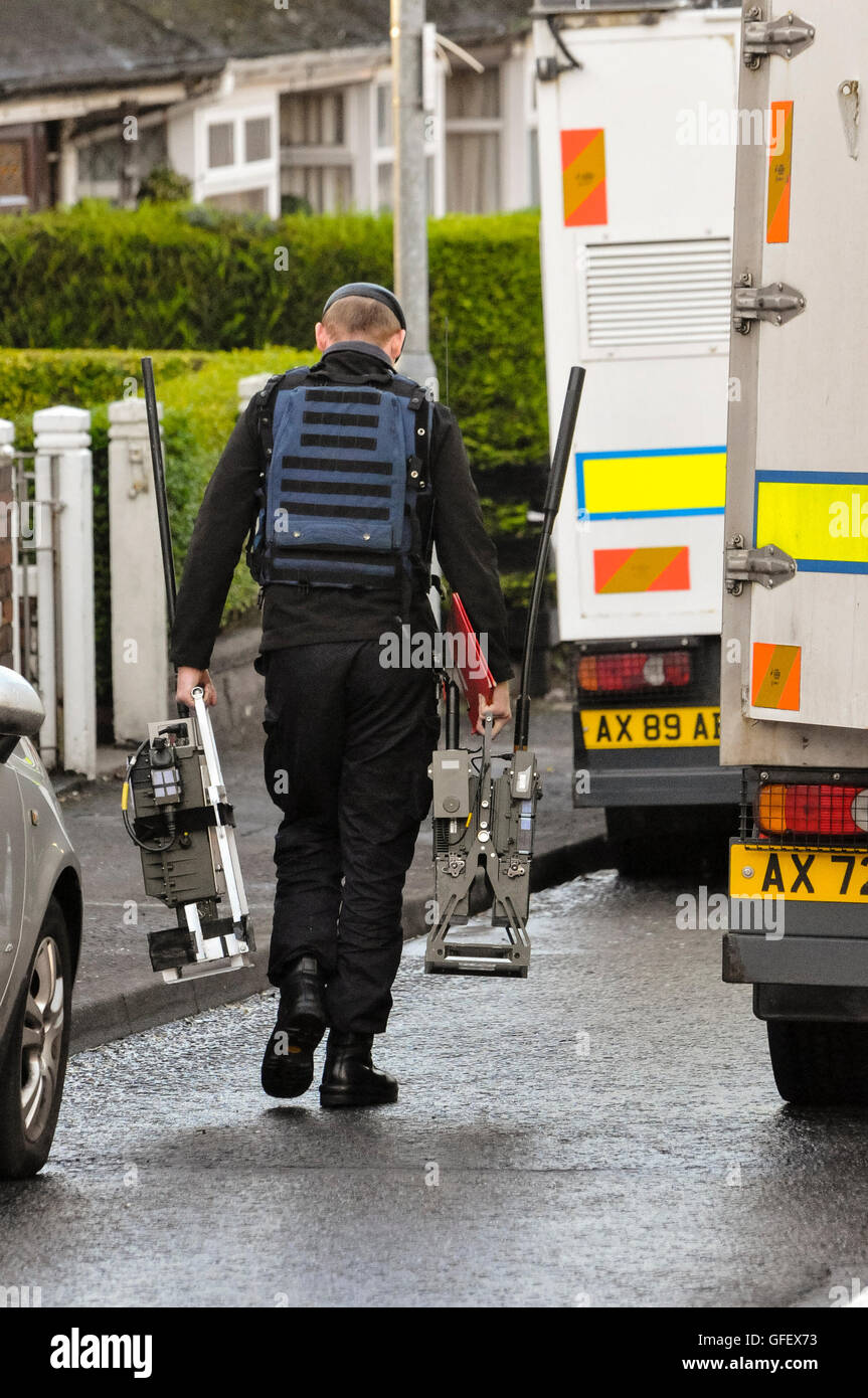 Belfast, Northern Ireland. 30 Dec 2013 - Parkgate Avenue in East Belfast was closed following the discovery of a suspicious object.  Army ATO were tasked to examine the object. Stock Photo