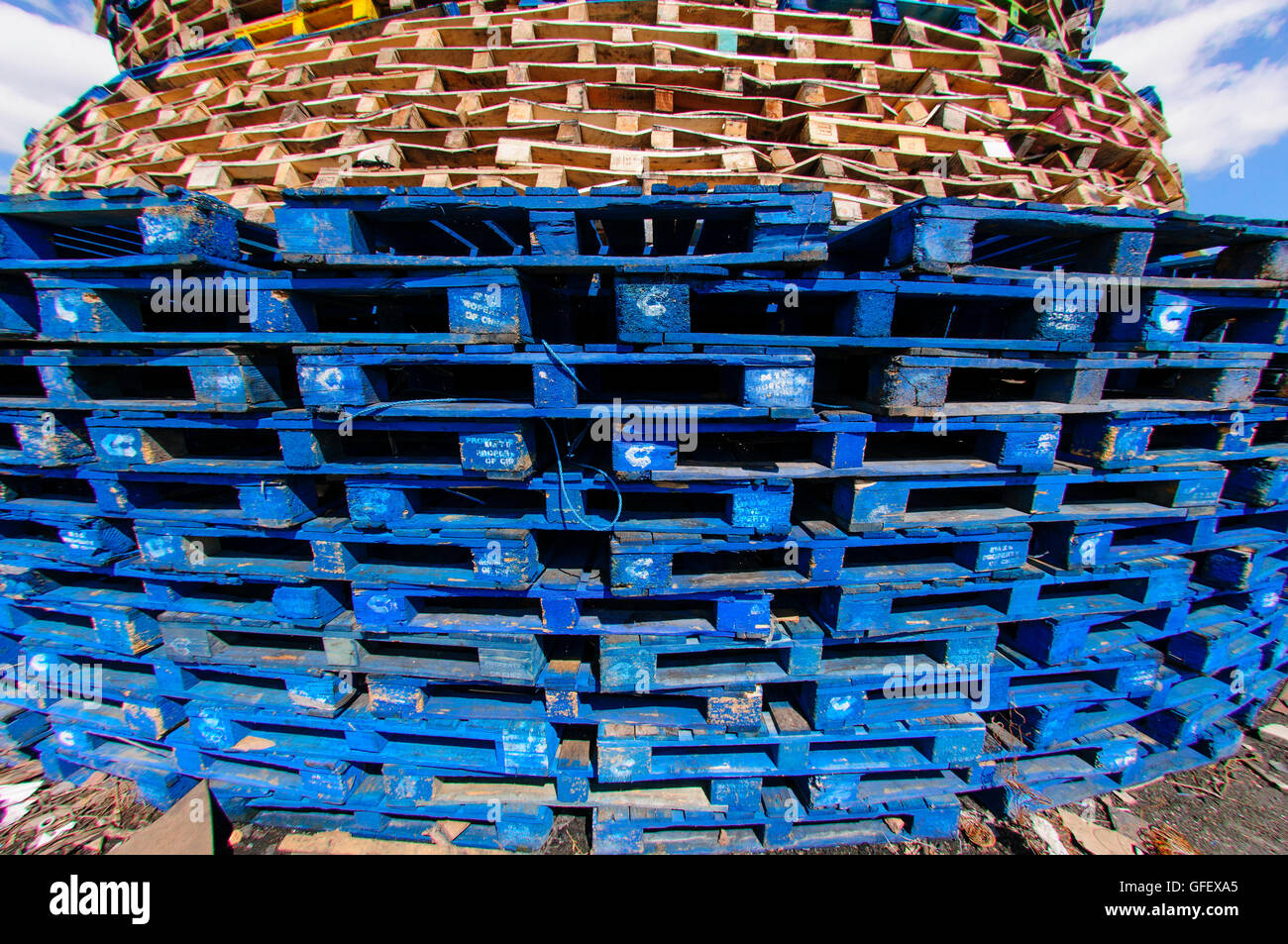 Belfast, Northern Ireland. 9 Jul 2014 - Circular base of a giant bonfire made out of wooden pallets. Stock Photo