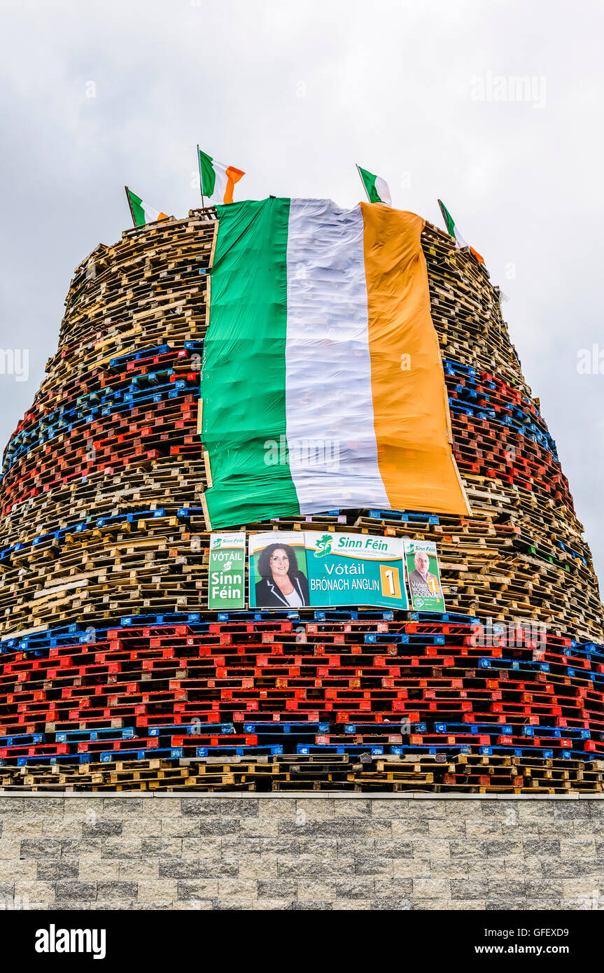 Burning Pallets Stock Photos & Burning Pallets Stock Images Alamy