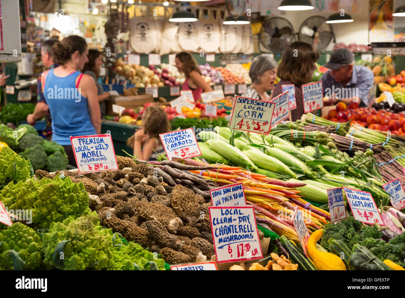 Rows fresh produce hi-res stock photography and images - Alamy