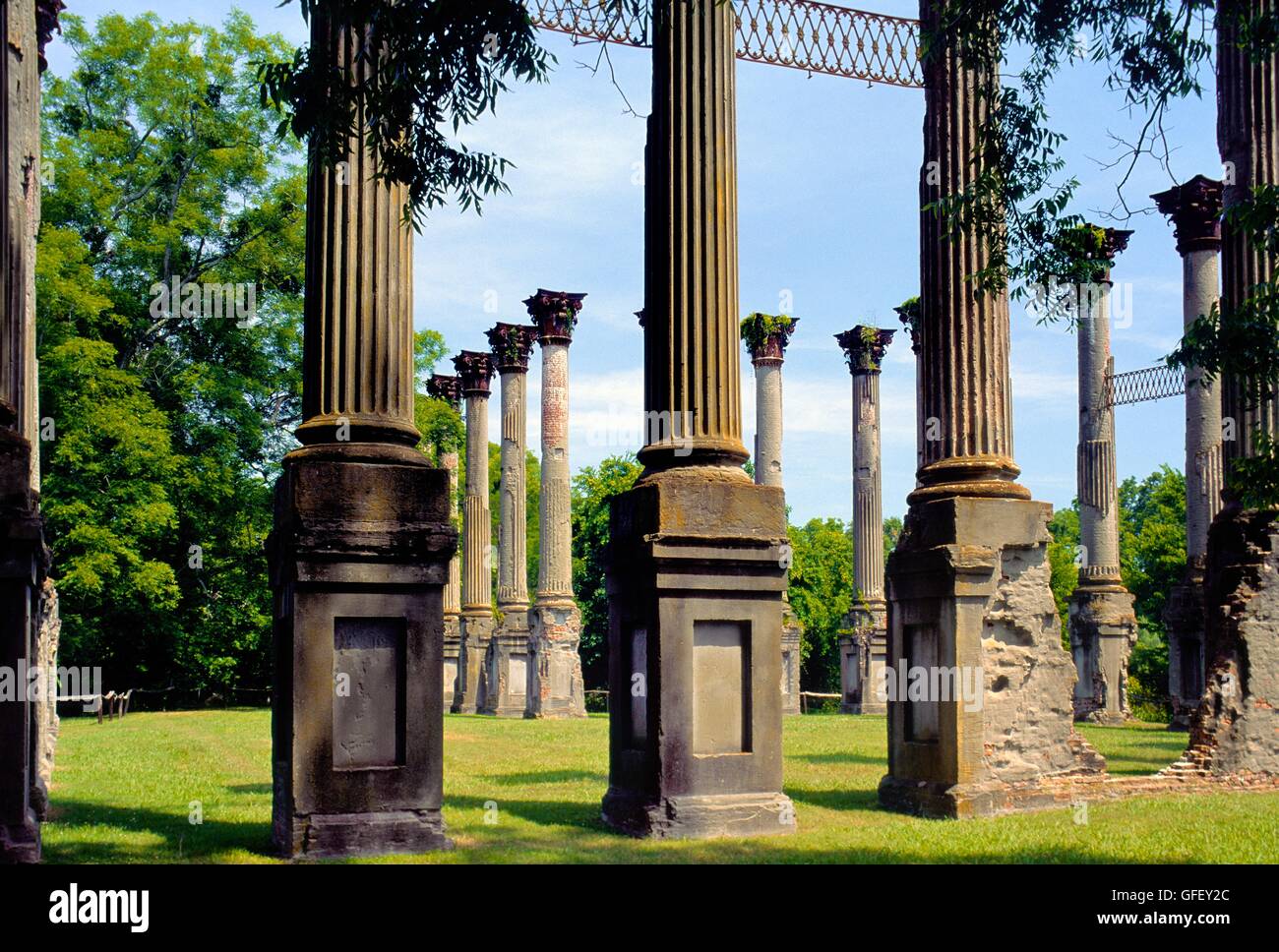 Ruins of the Windsor mansion plantation house near Port Gibson, Alcorn and the Natchez Trail. Mississippi, USA Stock Photo