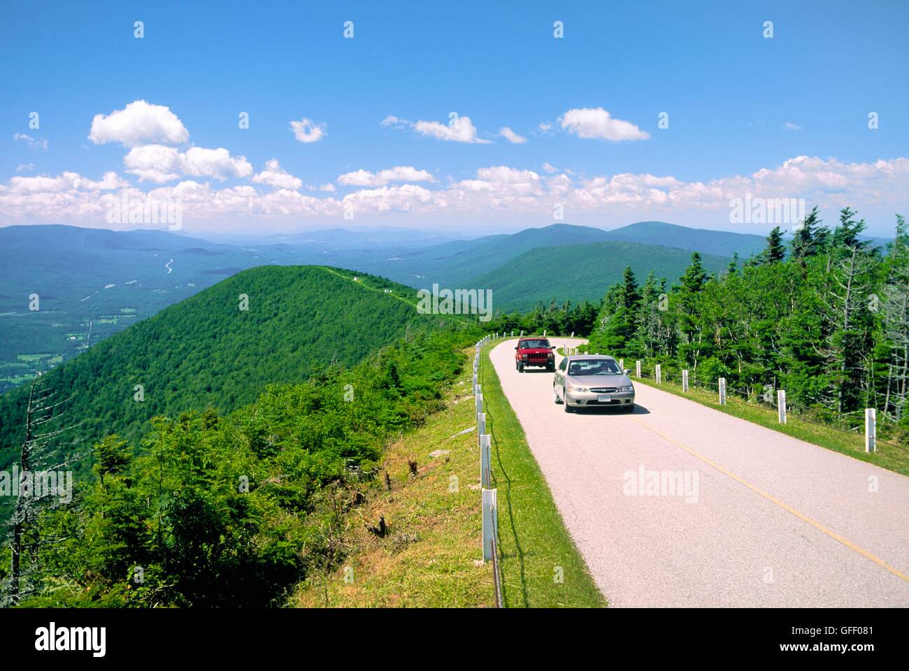 Cars on panoramic Mount Equinox Skyline Drive, highest peak in Taconic Range. Near Manchester, Bennington County, Vermont, USA Stock Photo
