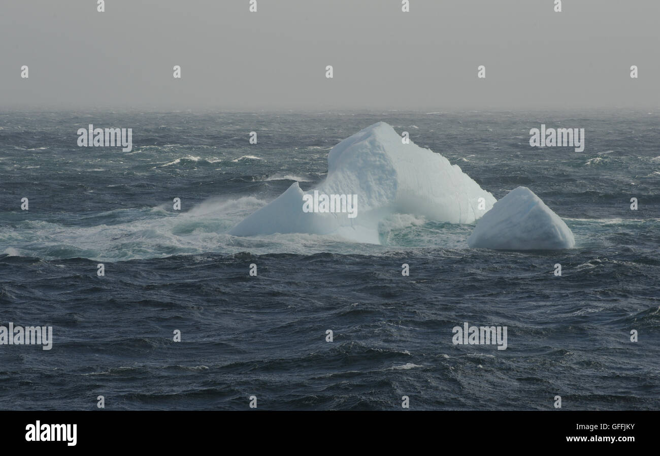 https://c8.alamy.com/comp/GFFJKY/ice-floes-in-a-stormy-sea-saunders-island-south-sandwich-islands-south-GFFJKY.jpg