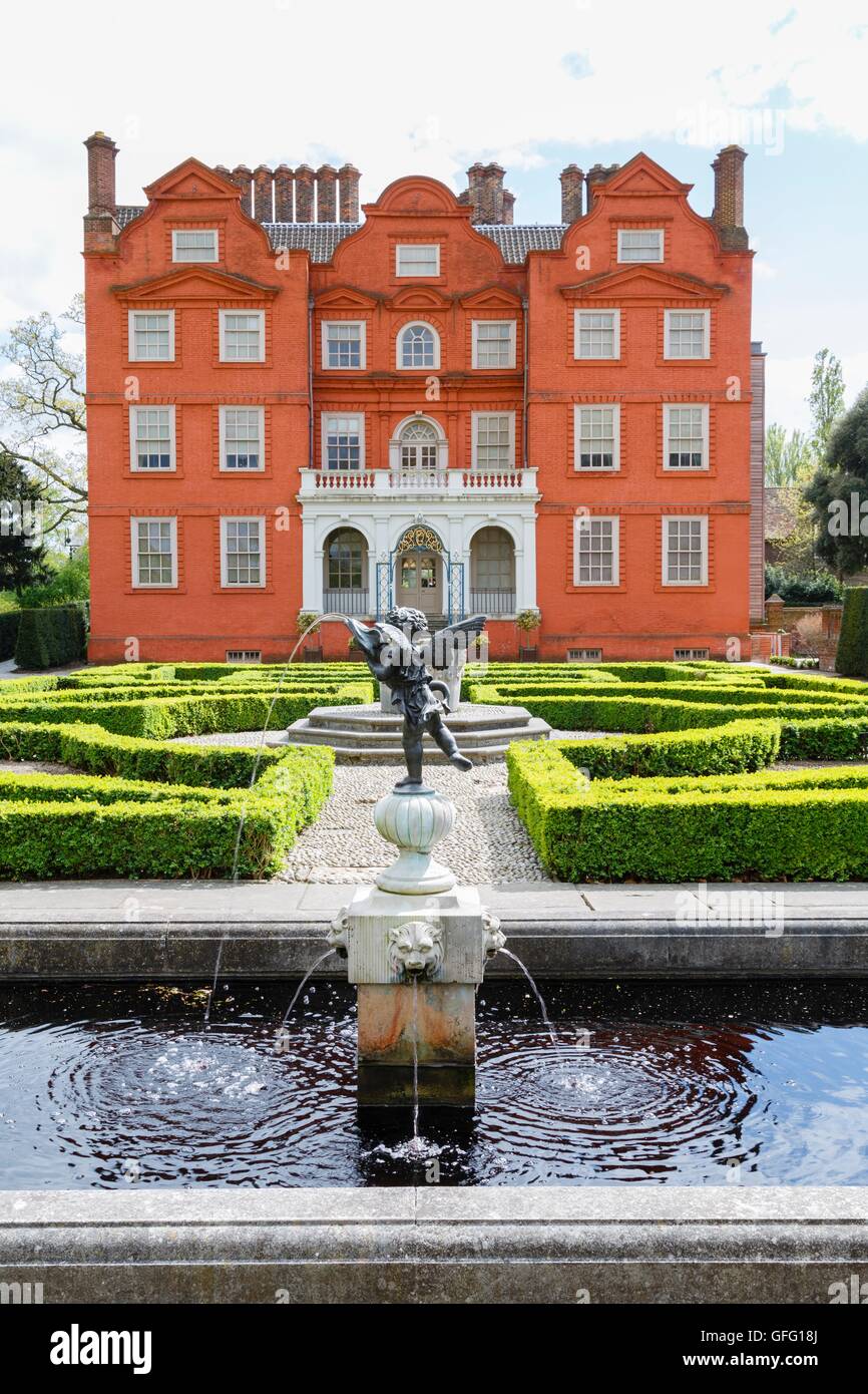 Kew Palace and Queens Garden at Kew Botanic Gardens, London, UK Stock Photo