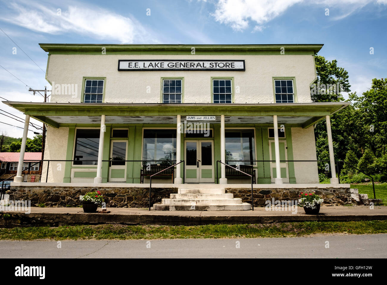 E.E. Lake General Store, Elizabeth Avenue and Snikersville Turnpike
