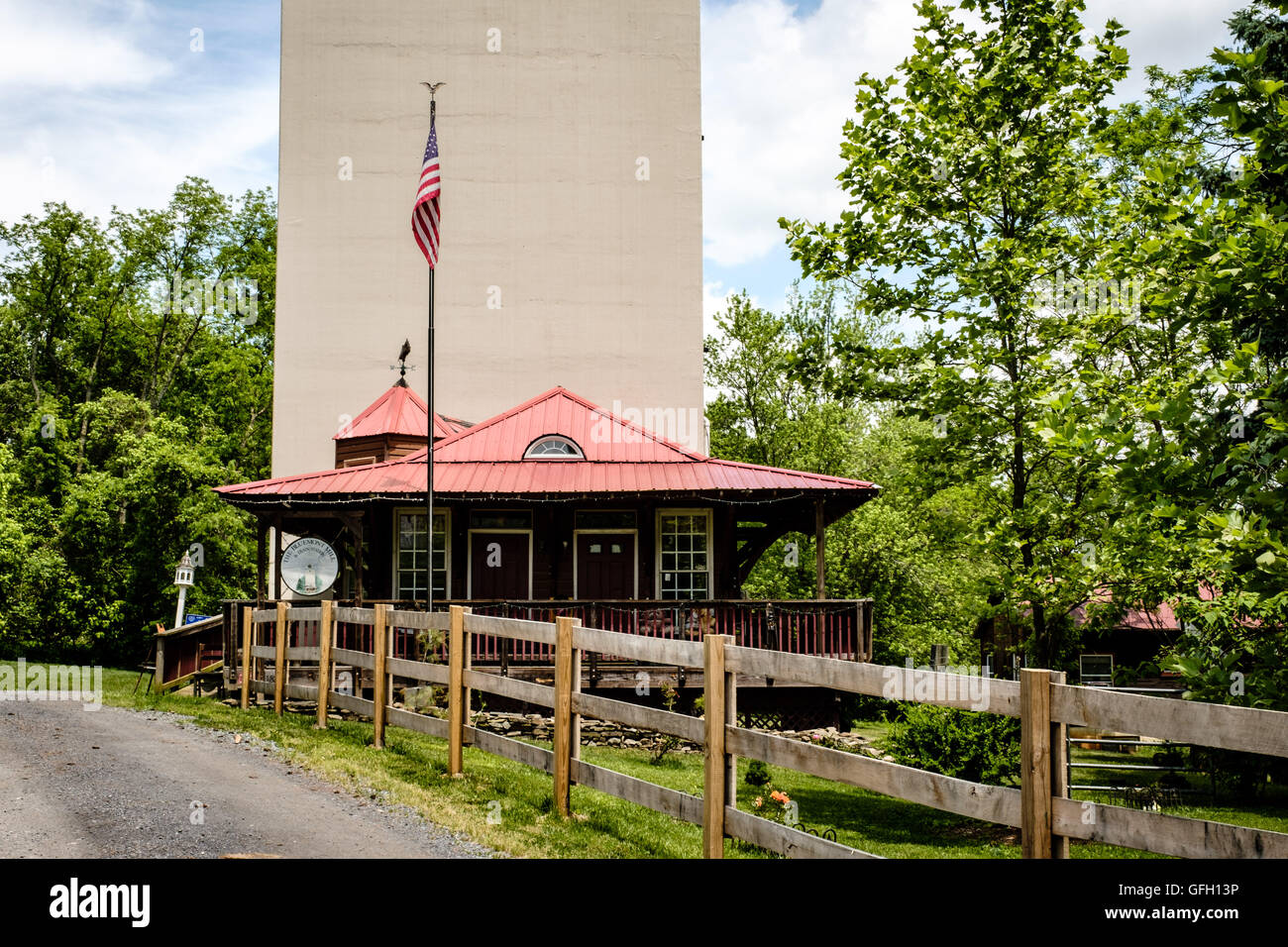 Grain Elevator and Southern Railway Railroad Station, Bluemont, Virginia Stock Photo Alamy