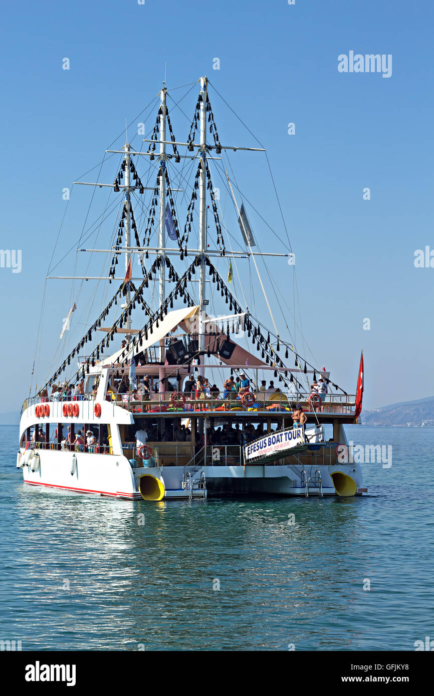 Efesus Tour Boat Returning To Guzelcamli Harbour Turkey Stock Photo Alamy