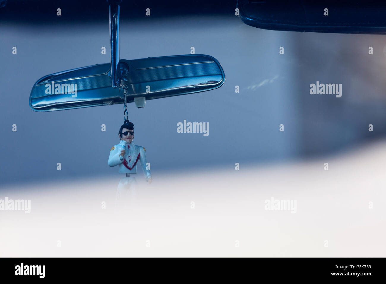Elvis presley figure hires stock photography and images Alamy