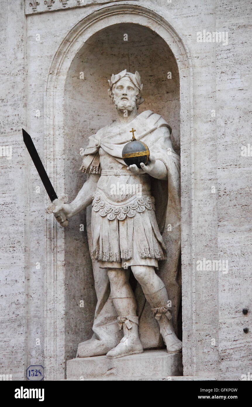 Charlemagne statue hi-res stock photography and images - Alamy