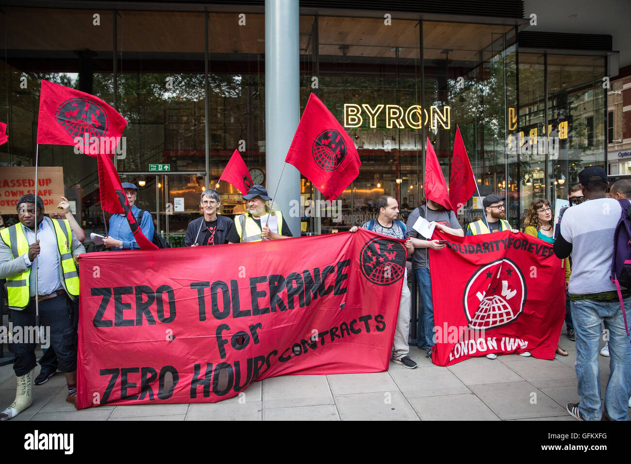 London, UK. 29th July, 2016. Supporters of the IWW trade union protest outside Byron hamburgers in Holborn. Stock Photo
