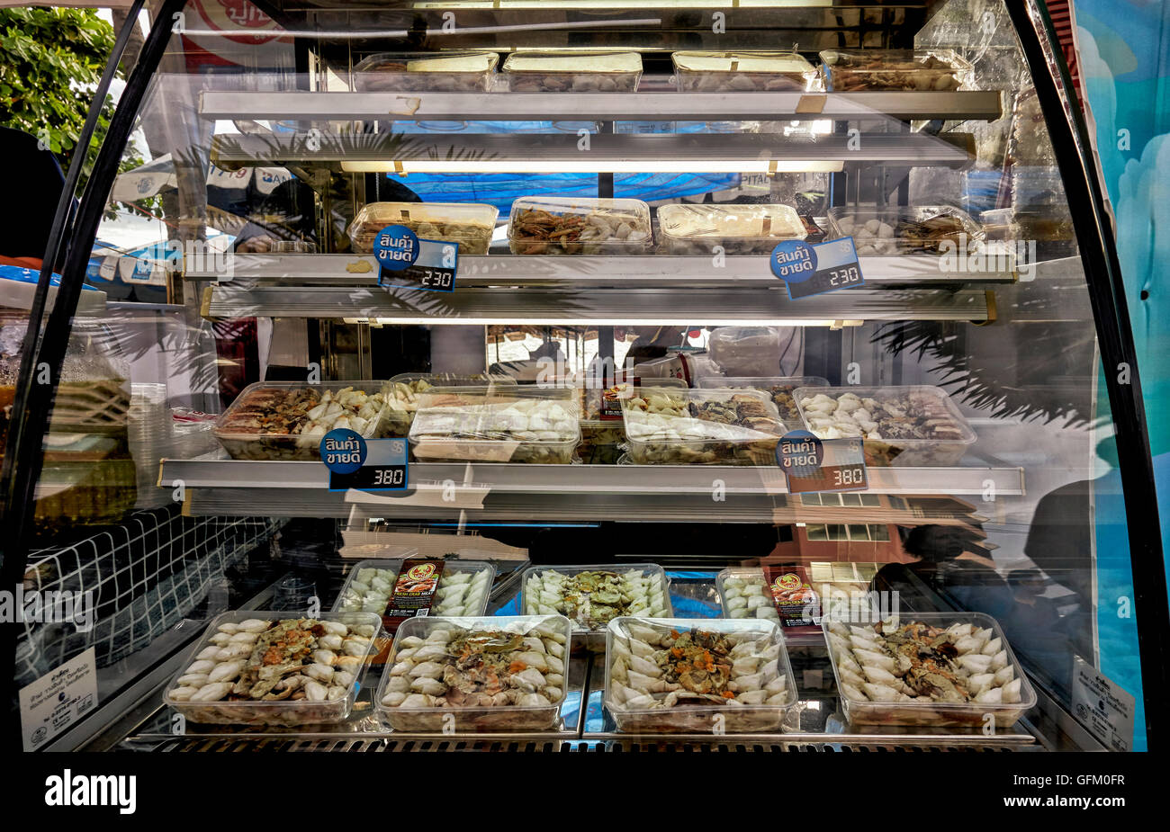 Food display cabinet hi-res stock photography and images - Alamy