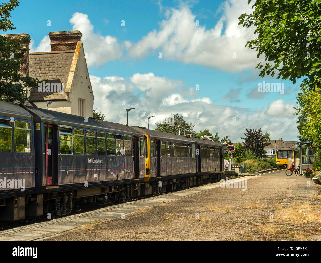 First Great Western Train arrives at Topsham station bound for Exeter traveling along the picturesque Avocet coastal line. Stock Photo