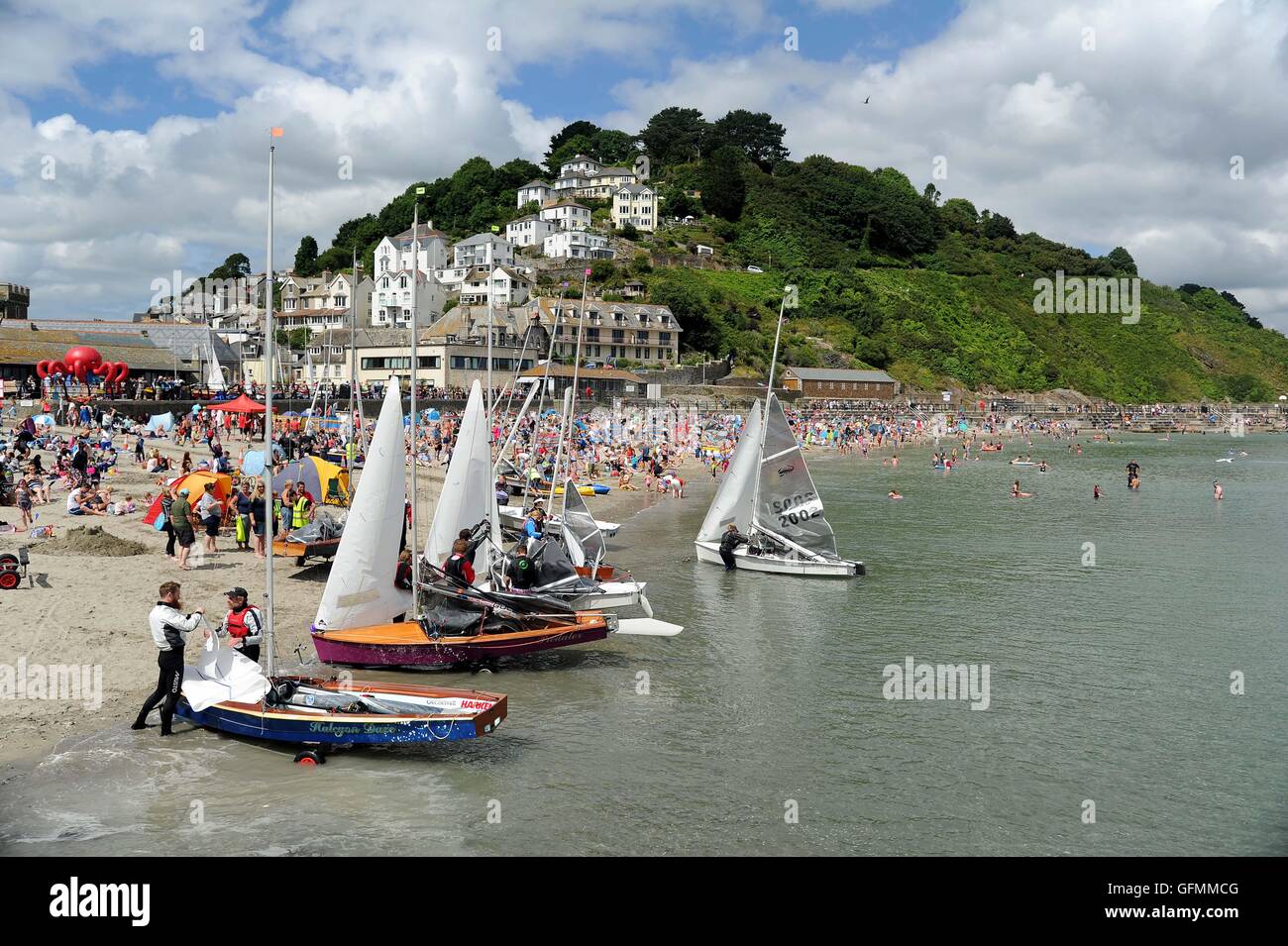 Looe beach, Cornwall, UK. 31st July, 2016. Tourists enjoy the weather