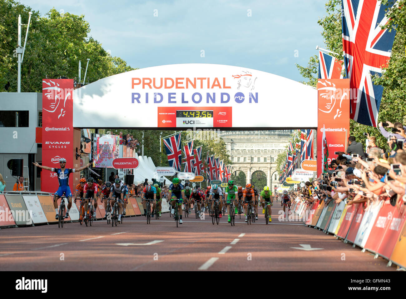 London, UK. 31st July, 2016. Tom Boonen (Belgium) wins the Prudential Ride London 2016 - Men’s Classic with Team Sky, Team GB, Chris Froome ant Tom Boonen, London UK - 31st July 2016 Credit: Alberto Pezzali/Alamy Live News Stock Photo