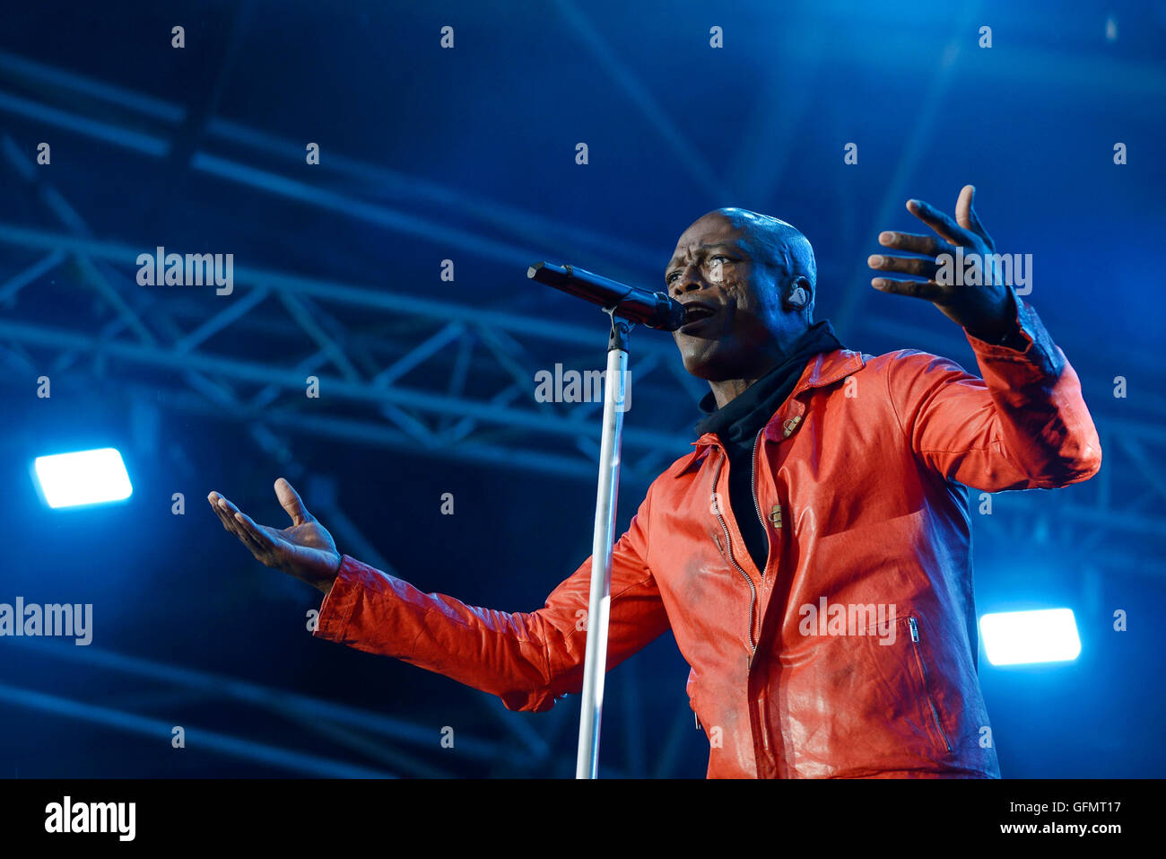 Carfest North, Bolesworth, Cheshire, UK. 31st July 2016. Seal performing on the main stage. The event is the brainchild of Chris Evans and features 3 days of cars, music and entertainment with profits being donated to the charity Children in Need. Andrew Paterson/Alamy Live News Stock Photo