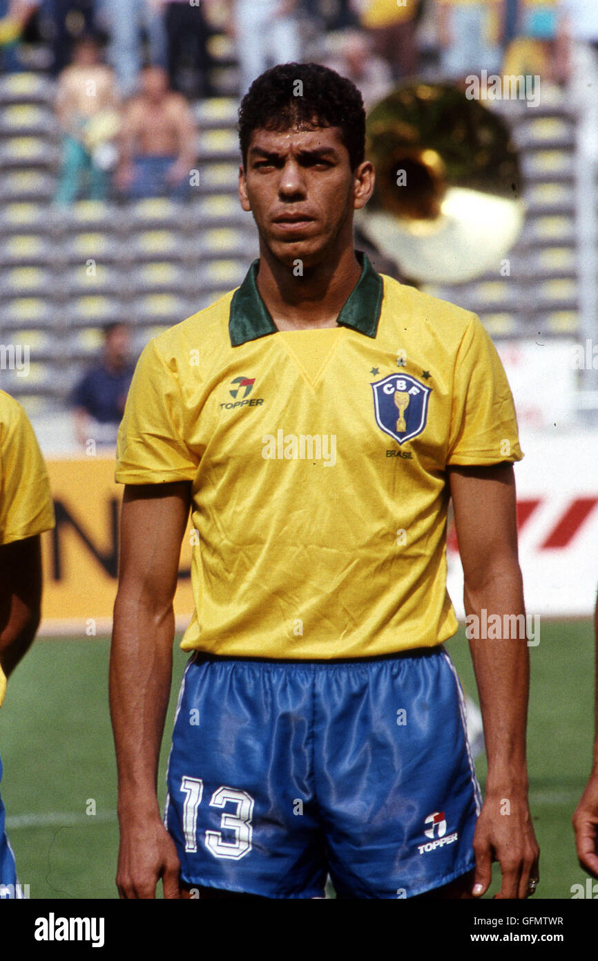Mozer (BRA), JUNE 16, 1990 - Football / Soccer : 1990 FIFA World Cup Italy  Group C match between Brazil 1-0 Costa Rica at Stadio delle Alpi in Turin,  Italy. (Photo by