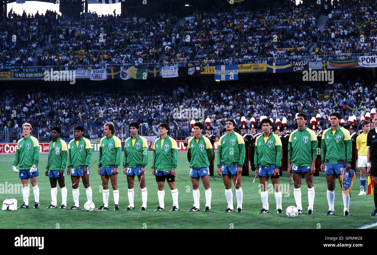 Brazil team group line-up (BRA), JUNE 10, 1990 - Football / Soccer : Brazil players (L-R) Taffarel, Valdo, Muller, Alemao, Mauro Galvao, Dunga, Jorginho, Branco, Careca, Mozer and Ricardo Gomes line up for the anthems before the 1990 FIFA World Cup Italy Group C match between Brazil 2-1 Sweden at Stadio delle Alpi in Turin, Italy. (Photo by Juha Tamminen/AFLO) (Minumum pricing : EUR100 per picture) Stock Photo