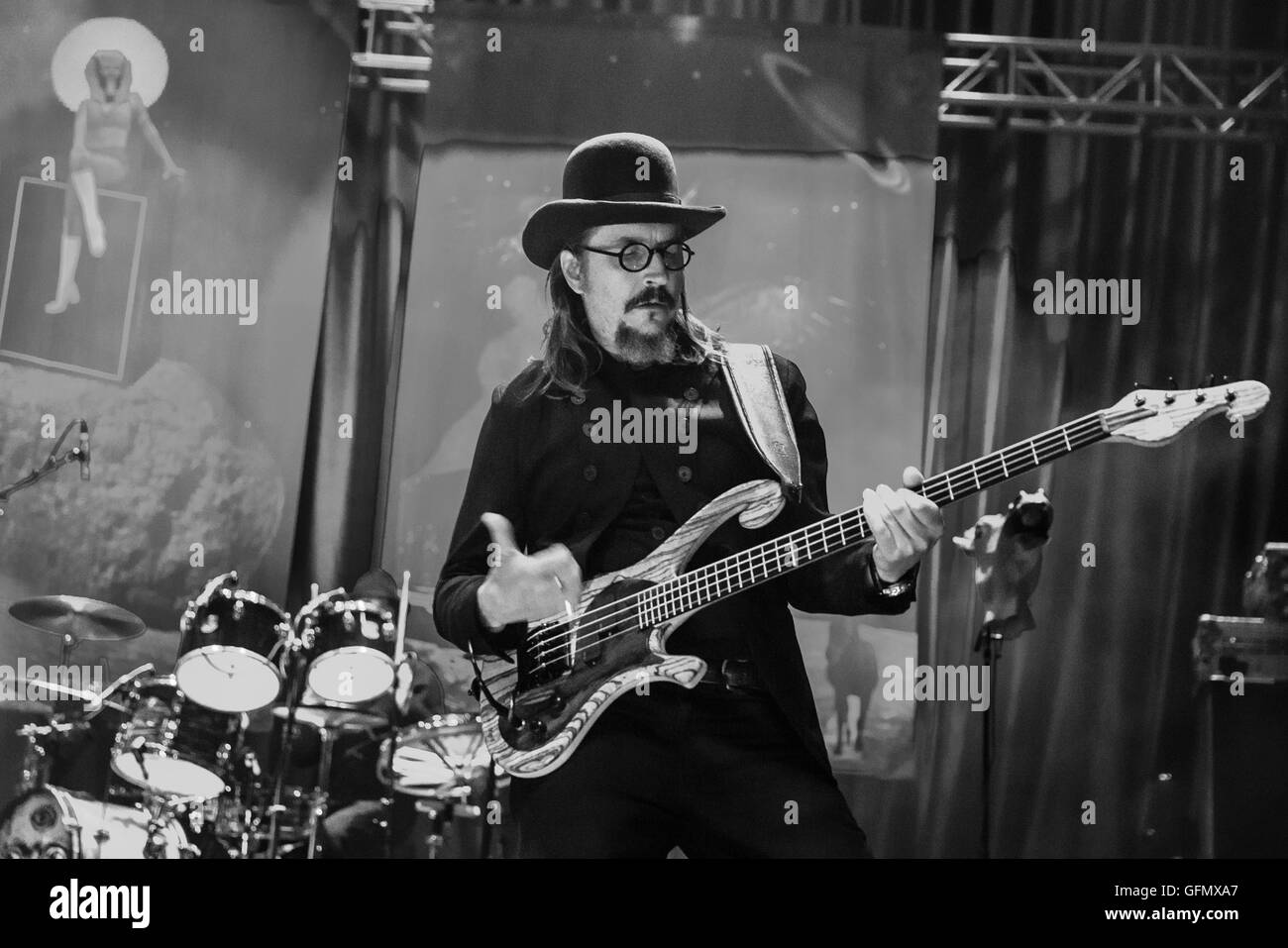 Las Vegas, Nevada, USA. 31st July, 2016. Les Claypool pictured as he performs with The Claypool Lennon Delirium at Brooklyn Bowl at The Linq in Las vegas, NV on July 31, 2016.  © MediaPunch Inc/Alamy Live News Stock Photo