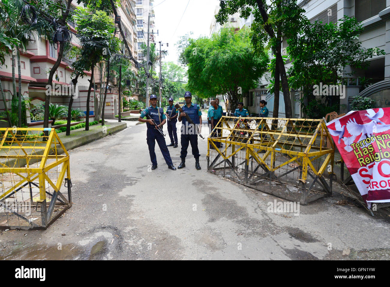 Dhaka, Bangladesh. 01st Aug, 2016. Bangladeshi policemen stand guard in front of Holey Artisan Bakery restaurant in Dhaka on August 1, 2016, in a street leading to the entrance of a Holey Artisan Bakery restaurant which was the site of a bloody siege that ended in the death of seventeen foreigners and five Bangladeshis on July 1. Credit:  Mamunur Rashid/Alamy Live News Stock Photo