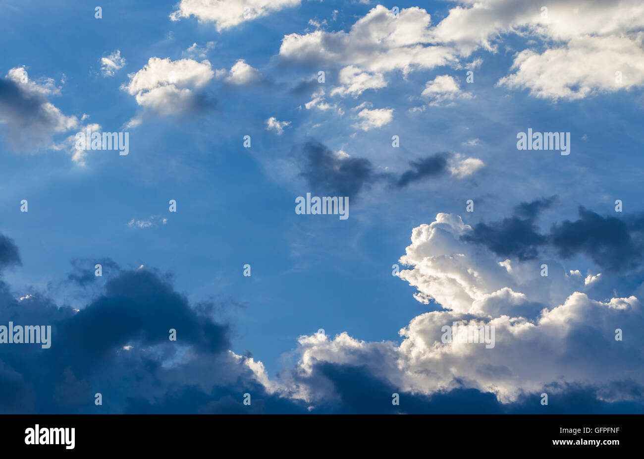 Dark clouds before thunderstorm and rain Stock Photo - Alamy
