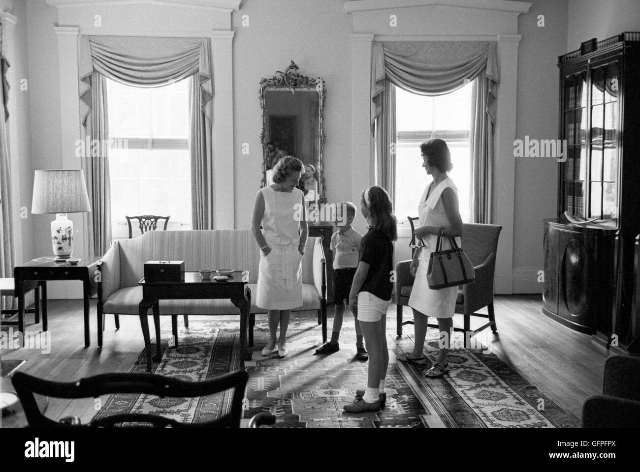 Mary Call Collins gives a guided tour to tourists at The Grove Plantation in Tallahassee, Florida Stock Photo