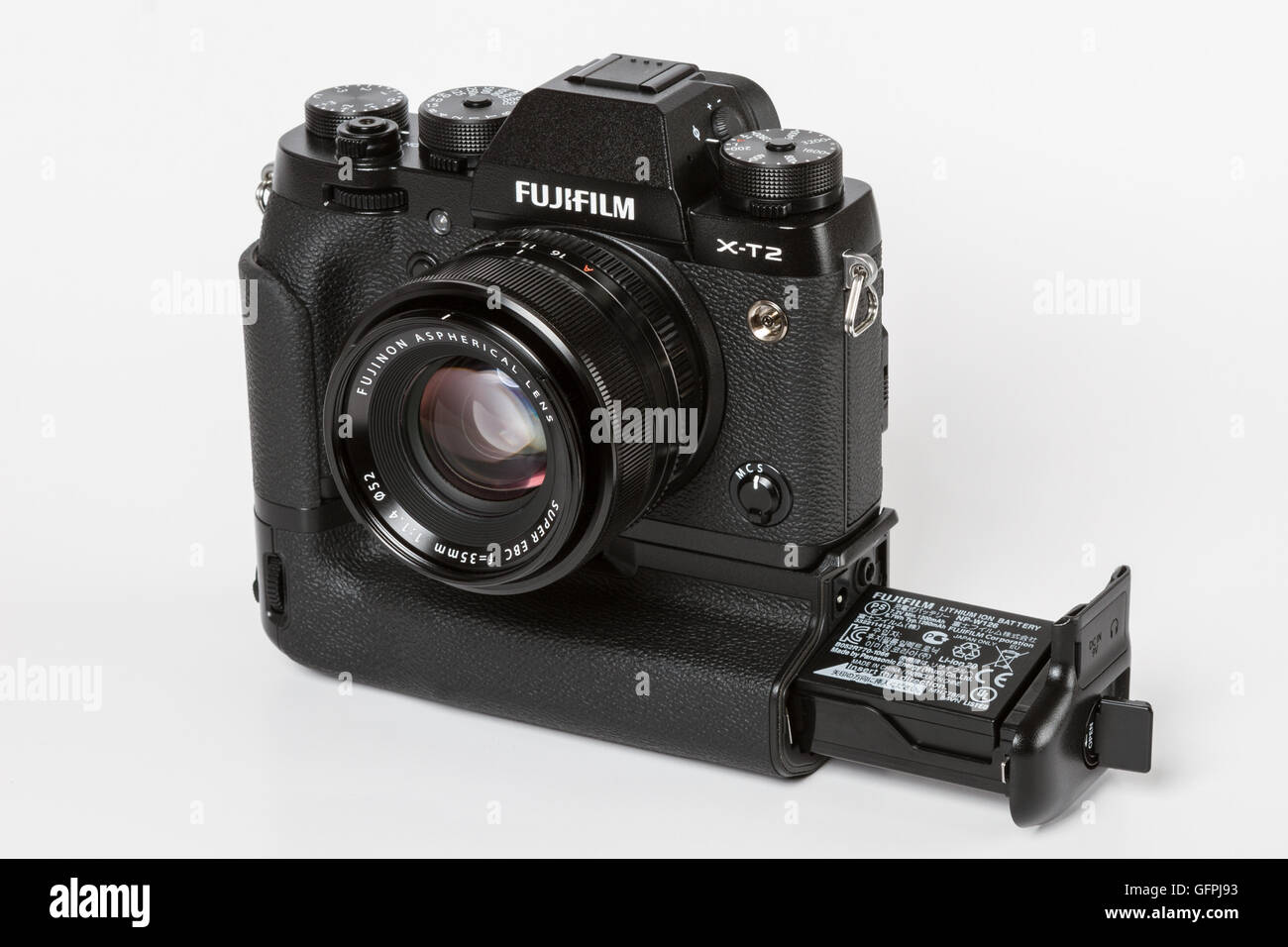 FUJIFILM X-T2, 24 megapixels, 4K video mirrorless camera With 35mm 1.4  FUJINON LENS and with an additional battery grip Stock Photo - Alamy