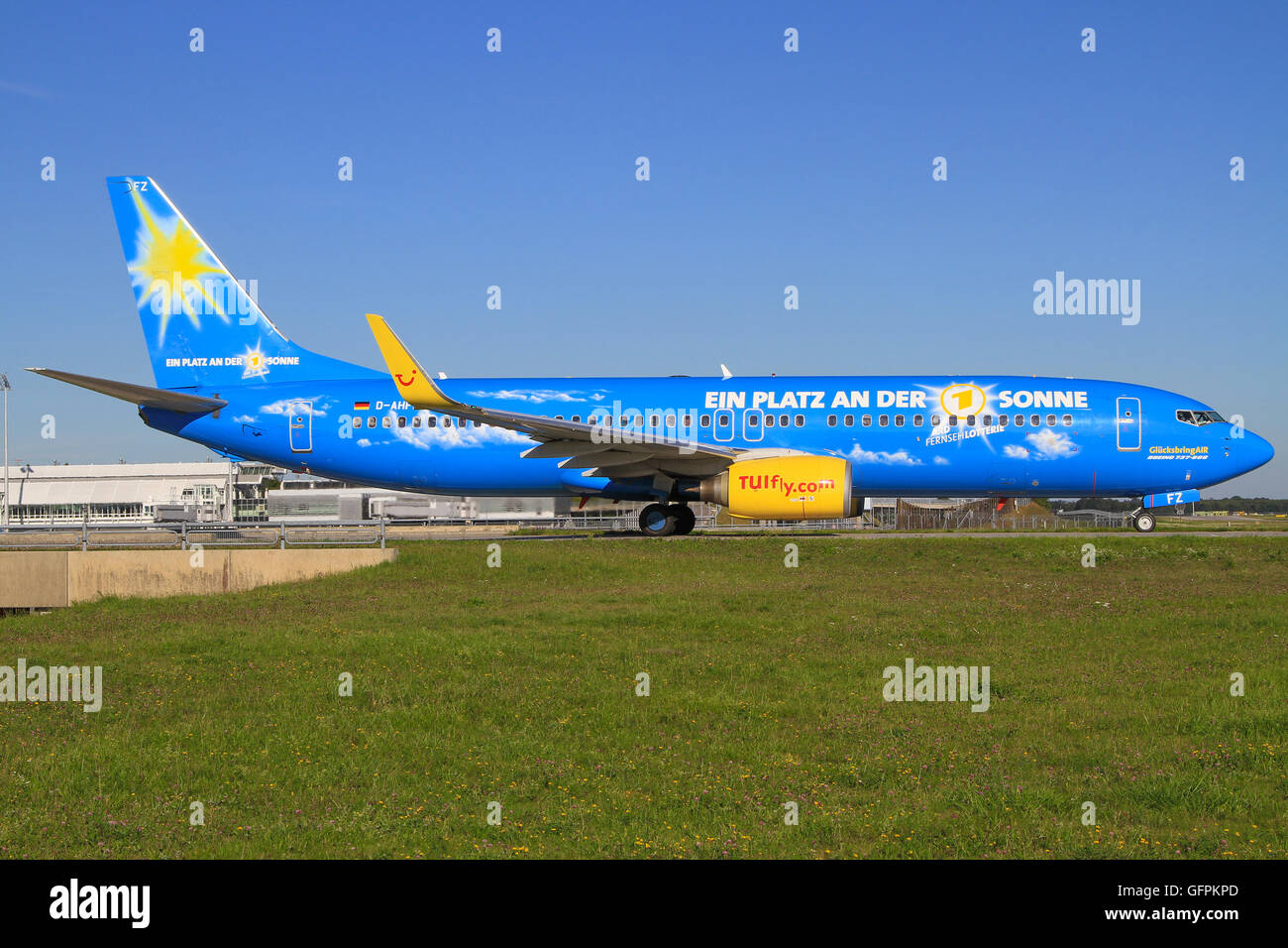 Boeing logo takeoff 737 hi-res stock photography and images - Alamy