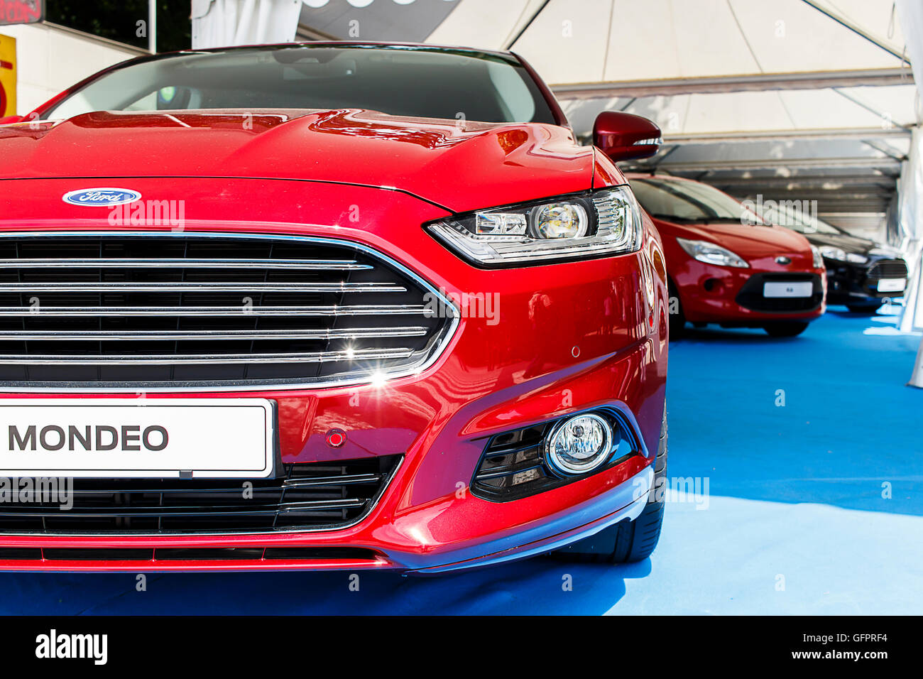 Red mondeo hi-res stock photography and images - Alamy