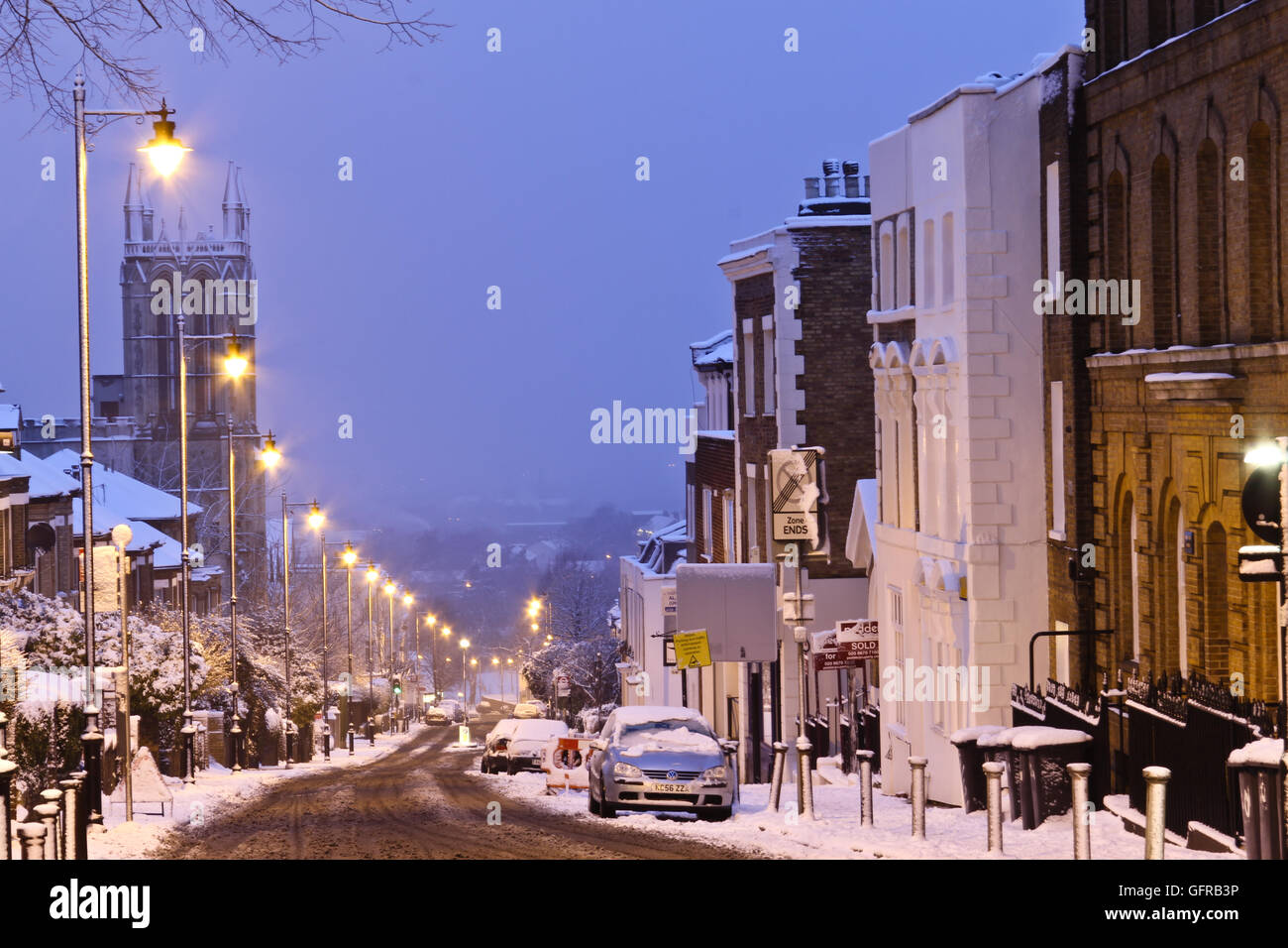 Snowy deserted street in London on steep hill: Gipsy Hill in Crystal Palace area Stock Photo