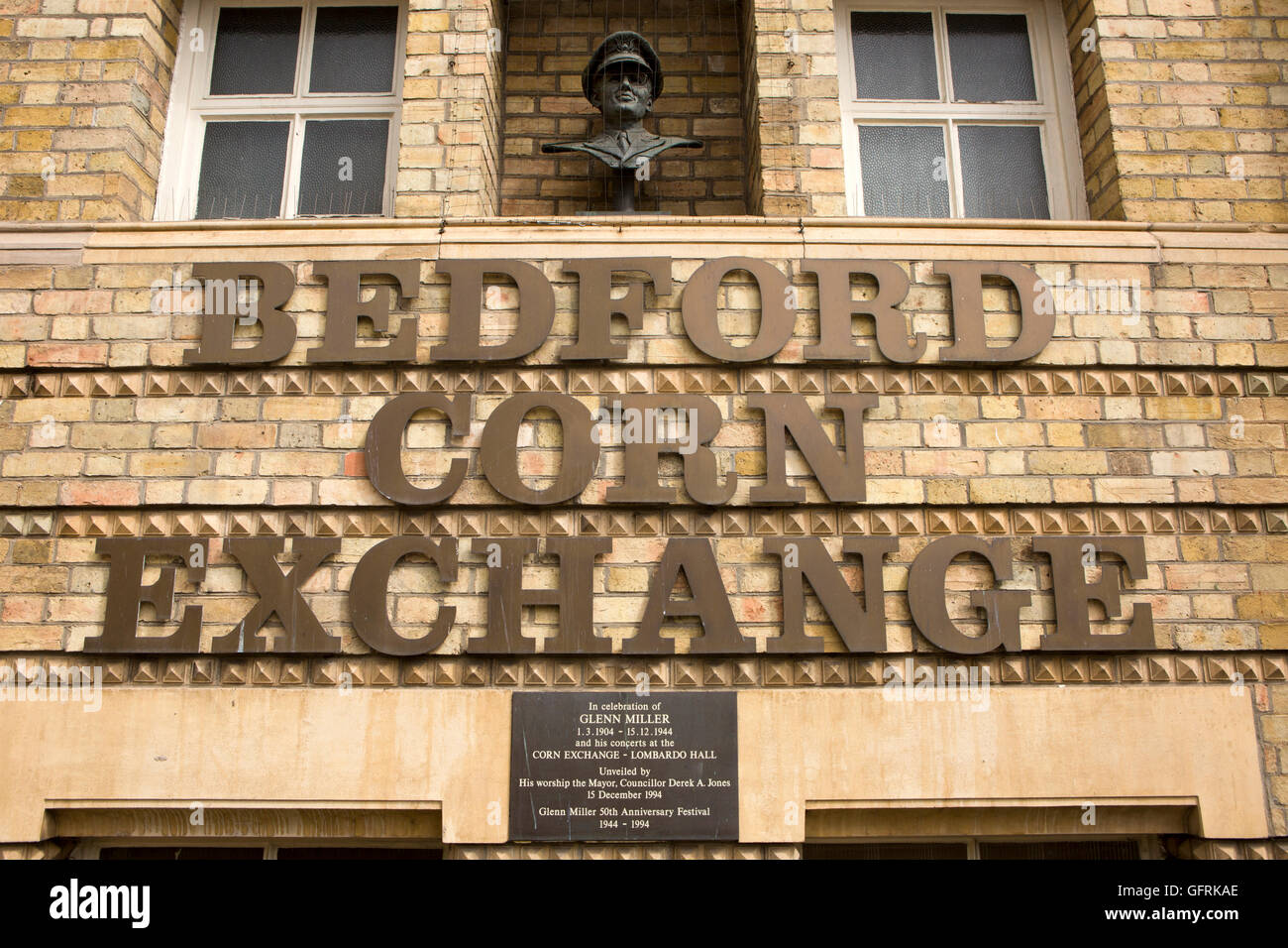 UK, England, Bedfordshire, Bedford, St Paul’s Square, Corn Exchange Building, Lombardo Hall, Glenn Miller bust Stock Photo