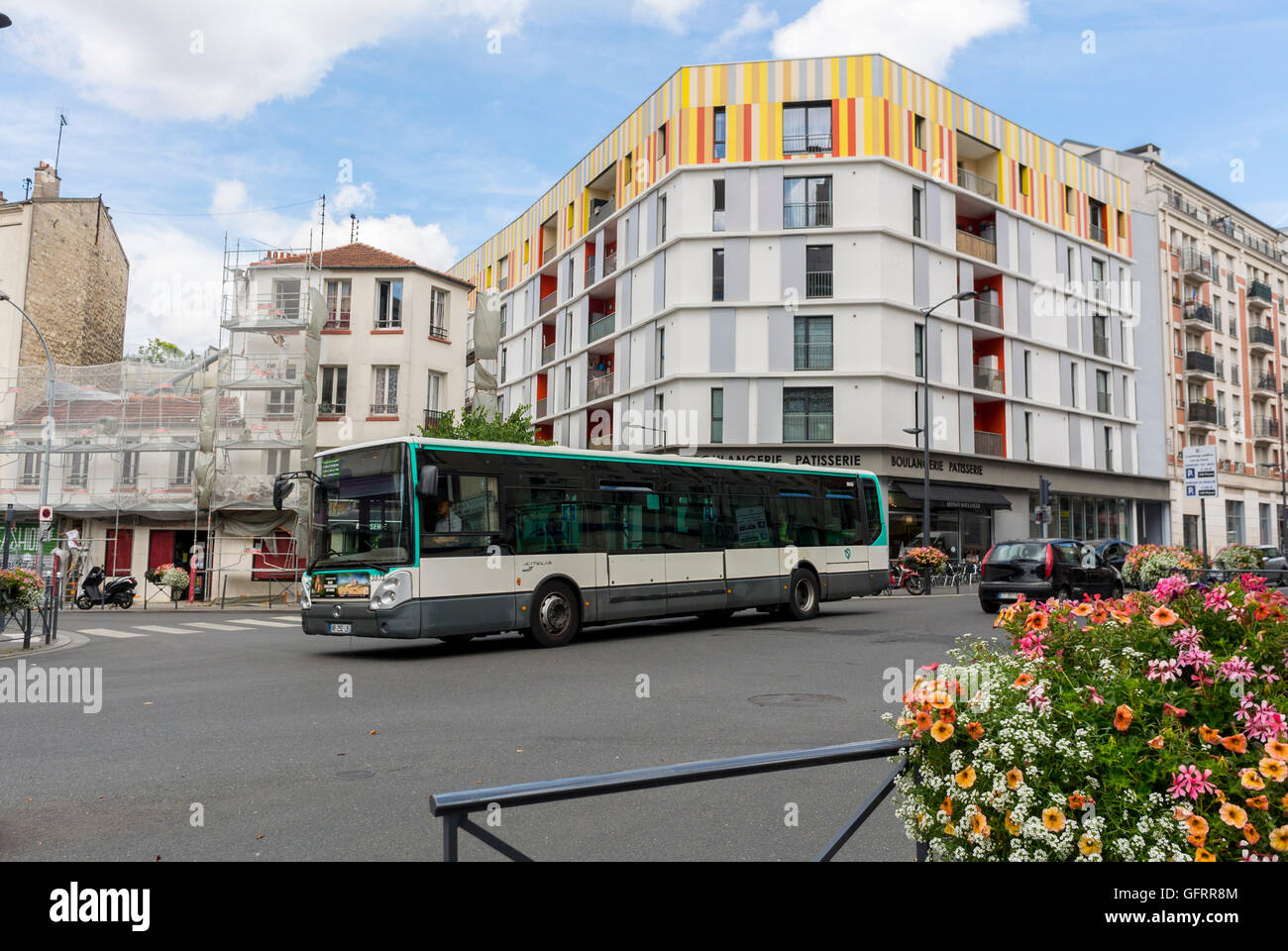 Paris, France, Suburbs, Street Scenes, Porte des Lilas, Seine Saint Denis,  Building Local neighbourhoods, suburban neighborhood, Public transport bus  Stock Photo - Alamy
