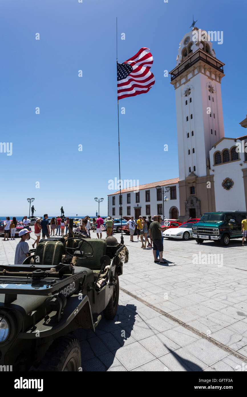 US army jeep and flag at the american car meet up in the Plaza at the Basilica de Candelaria, Tenerife, Canary Islands, Spain Stock Photo