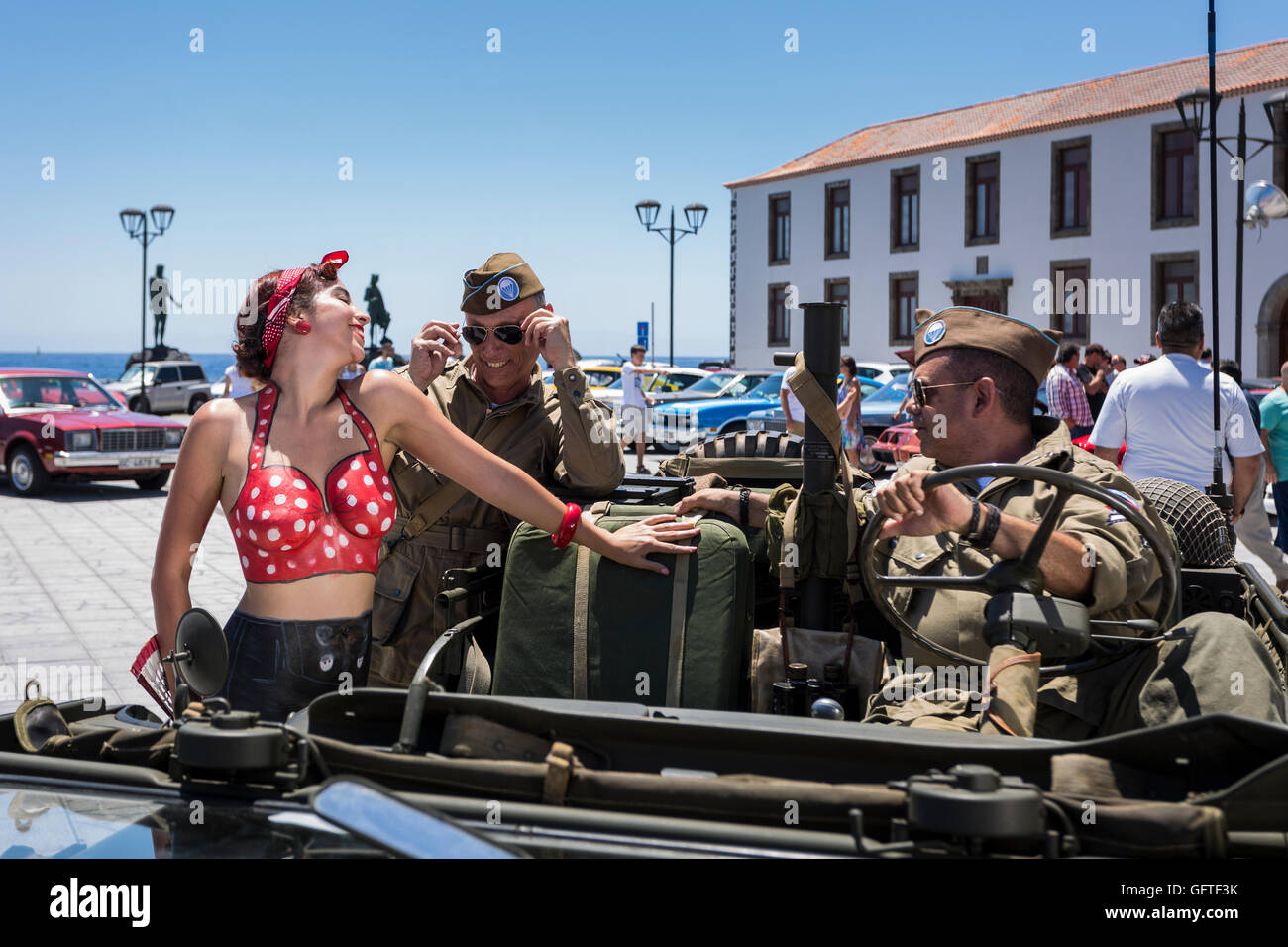 Body painted Pin up girl photographed with players in US army gear at the American cars and motorcycles gathering in the Plaza d Stock Photo