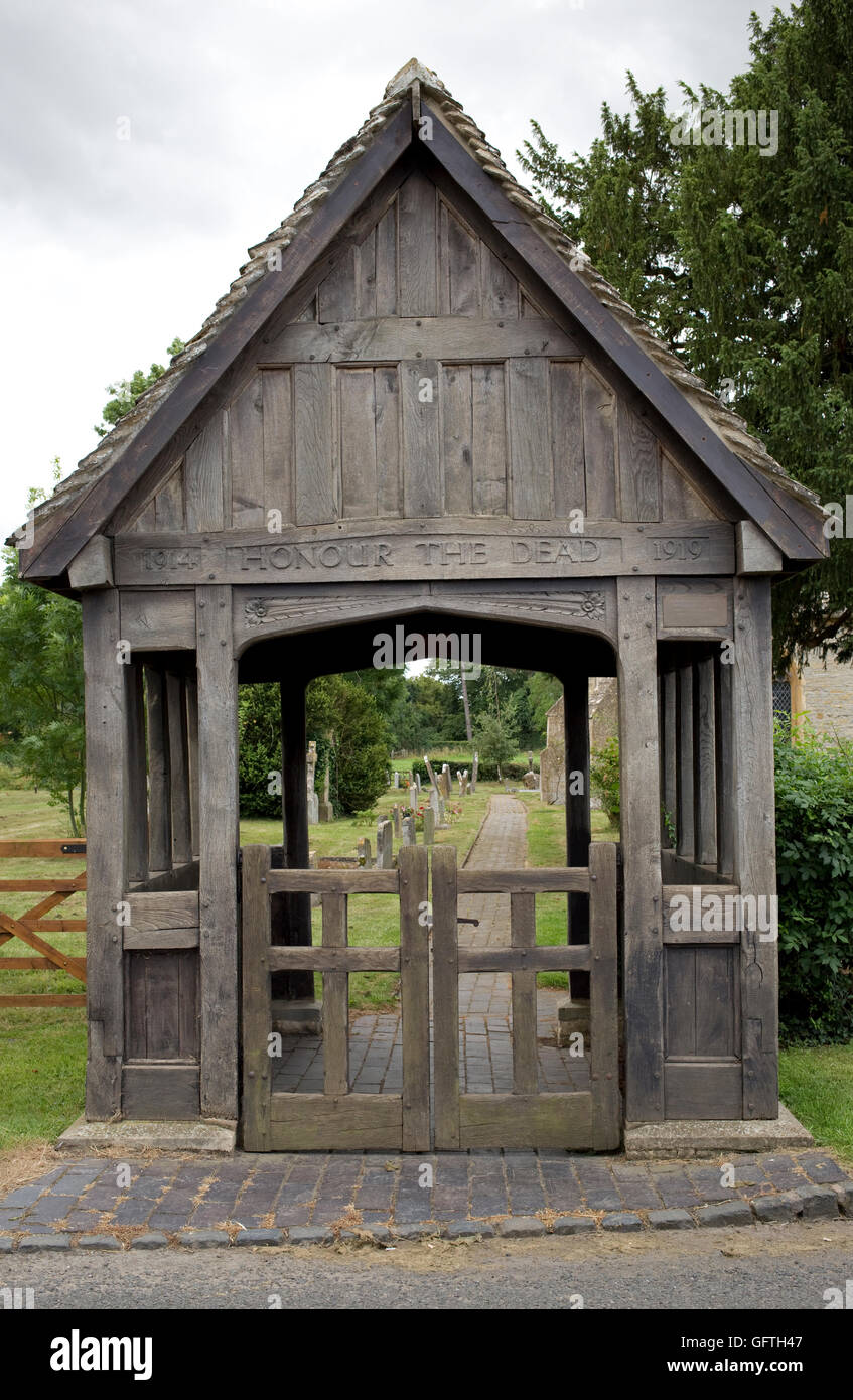 English oak lynch memorial gate St James the Great Anglican church Long Marston Warwickshire UK Stock Photo