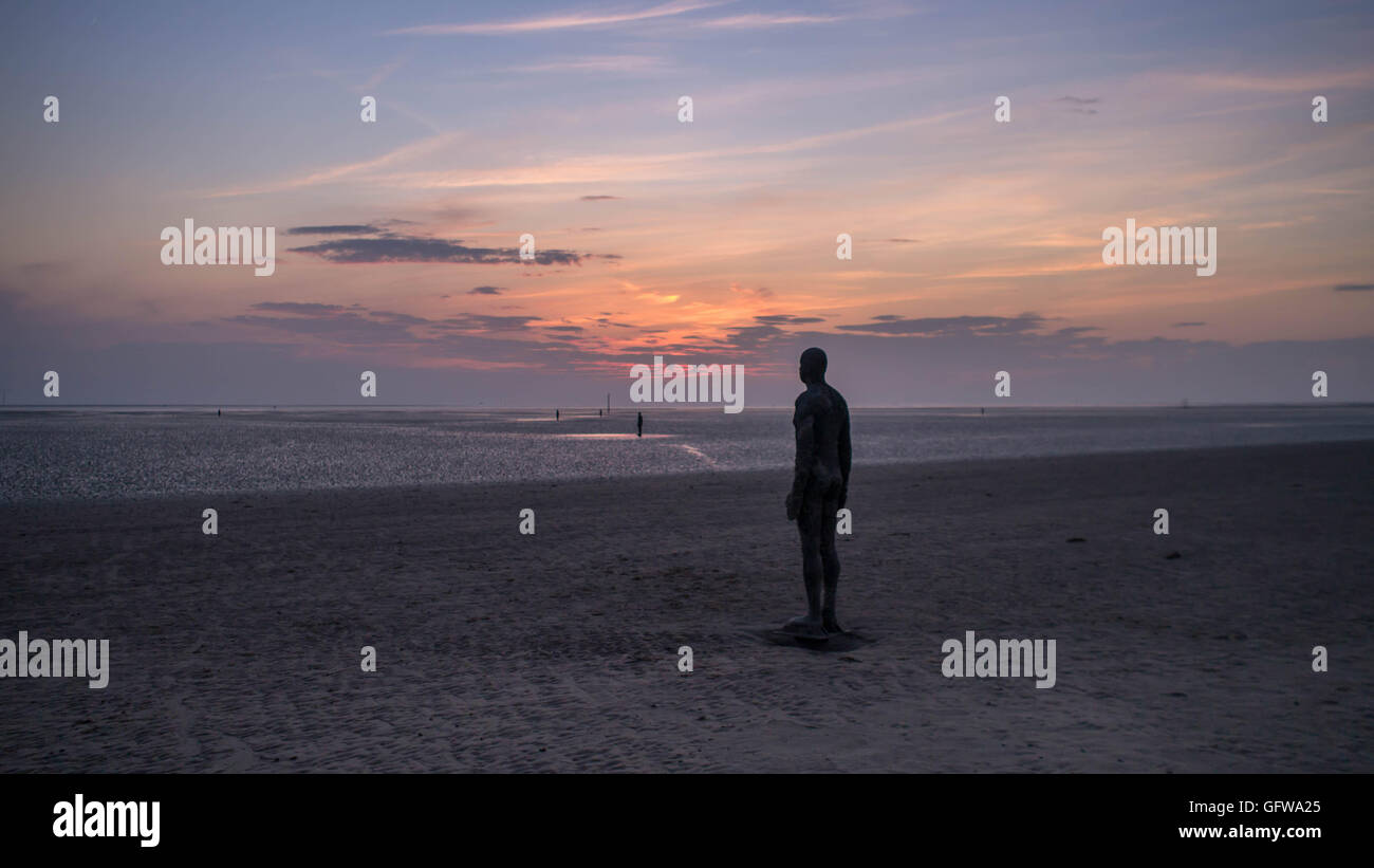 Antony Gormley Statues at Crosby Beach Stock Photo Alamy
