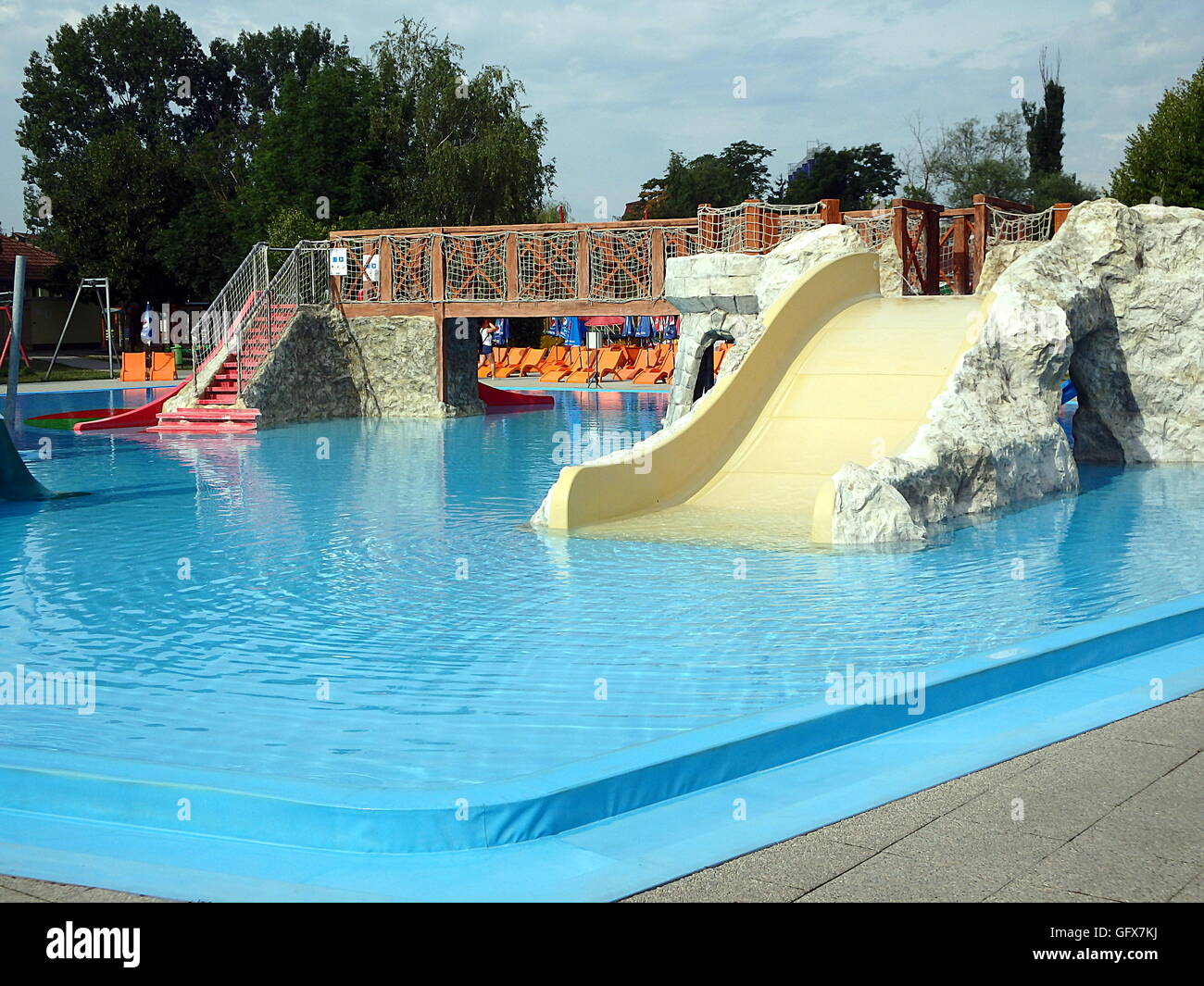 children's swimming pools with slides